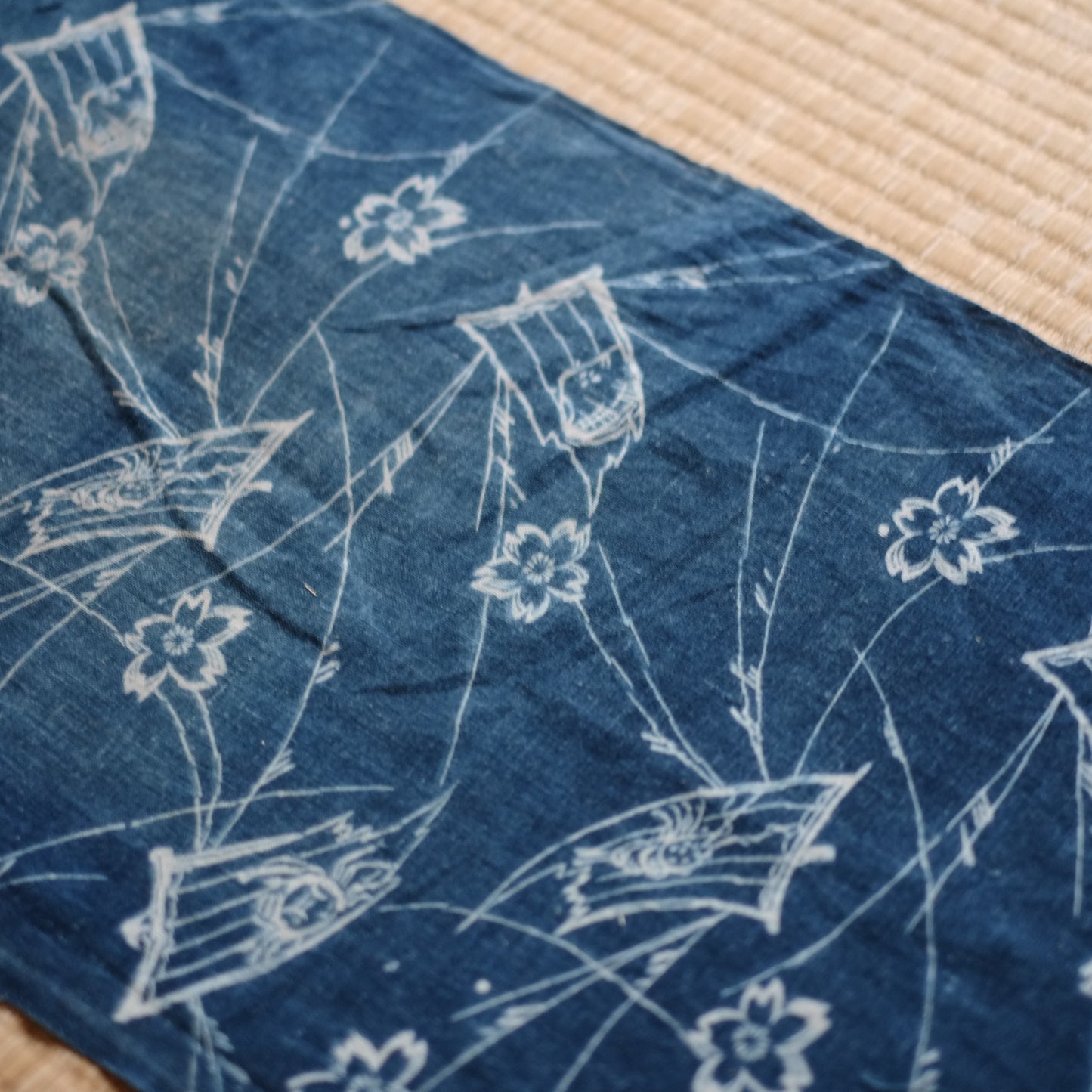 時代　藍染花筏文両面型染古布　（明治期頃）