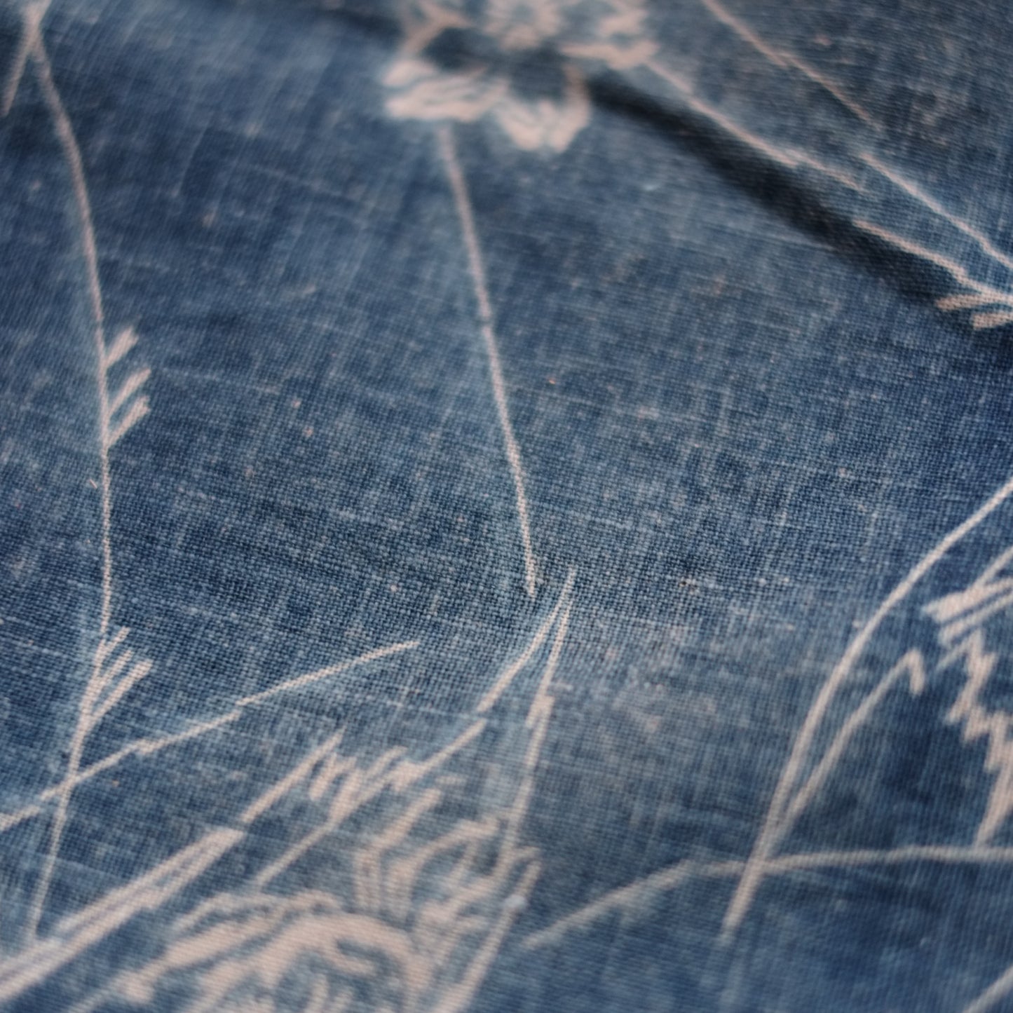 時代　藍染花筏文両面型染古布　（明治期頃）