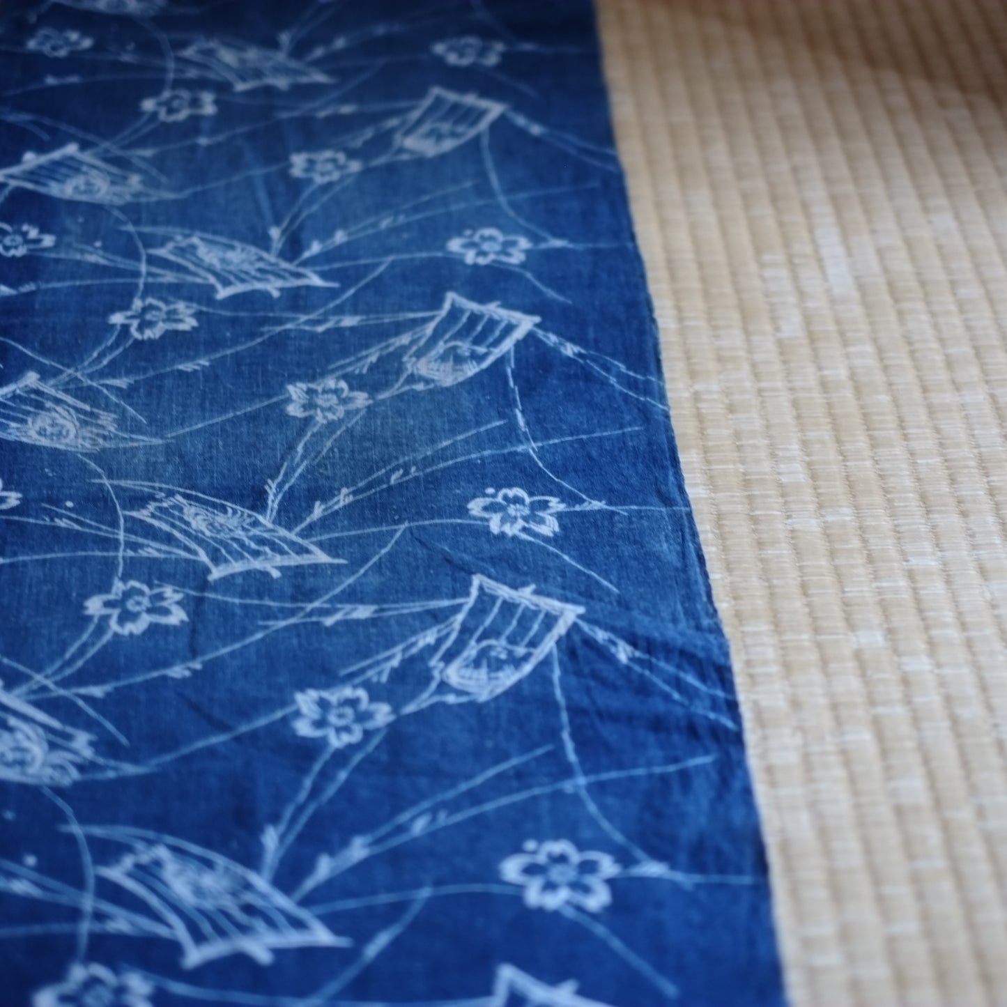 時代　藍染花筏文両面型染古布　（明治期頃）
