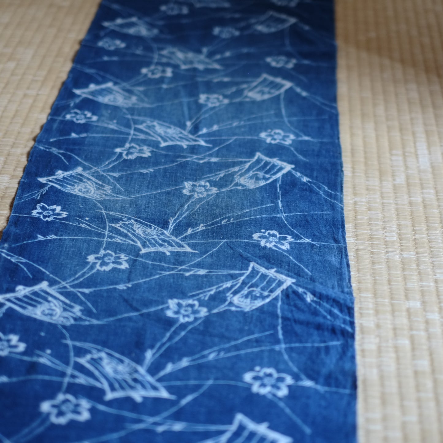 時代　藍染花筏文両面型染古布　（明治期頃）