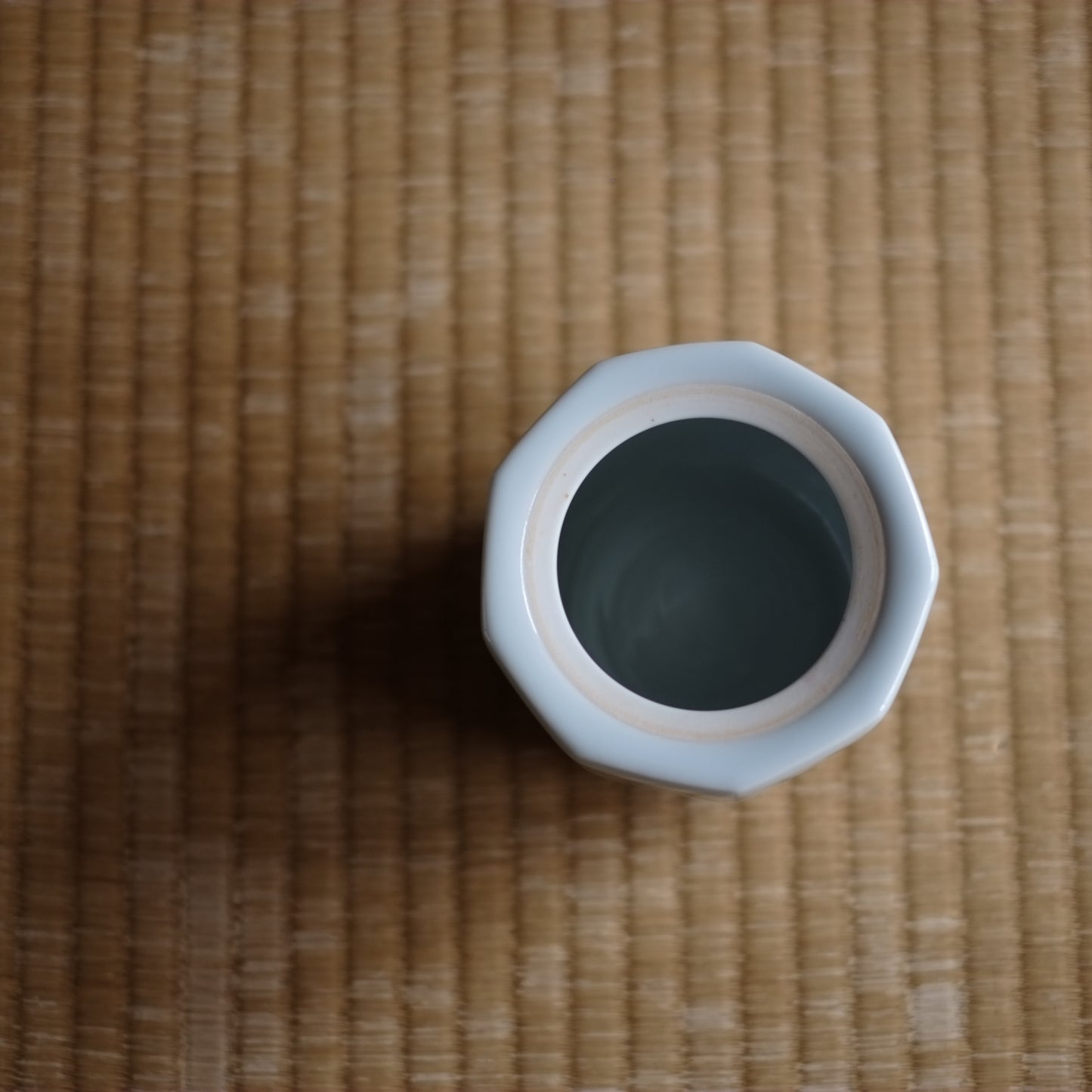 古堅 幸雄作　白磁面取香炉