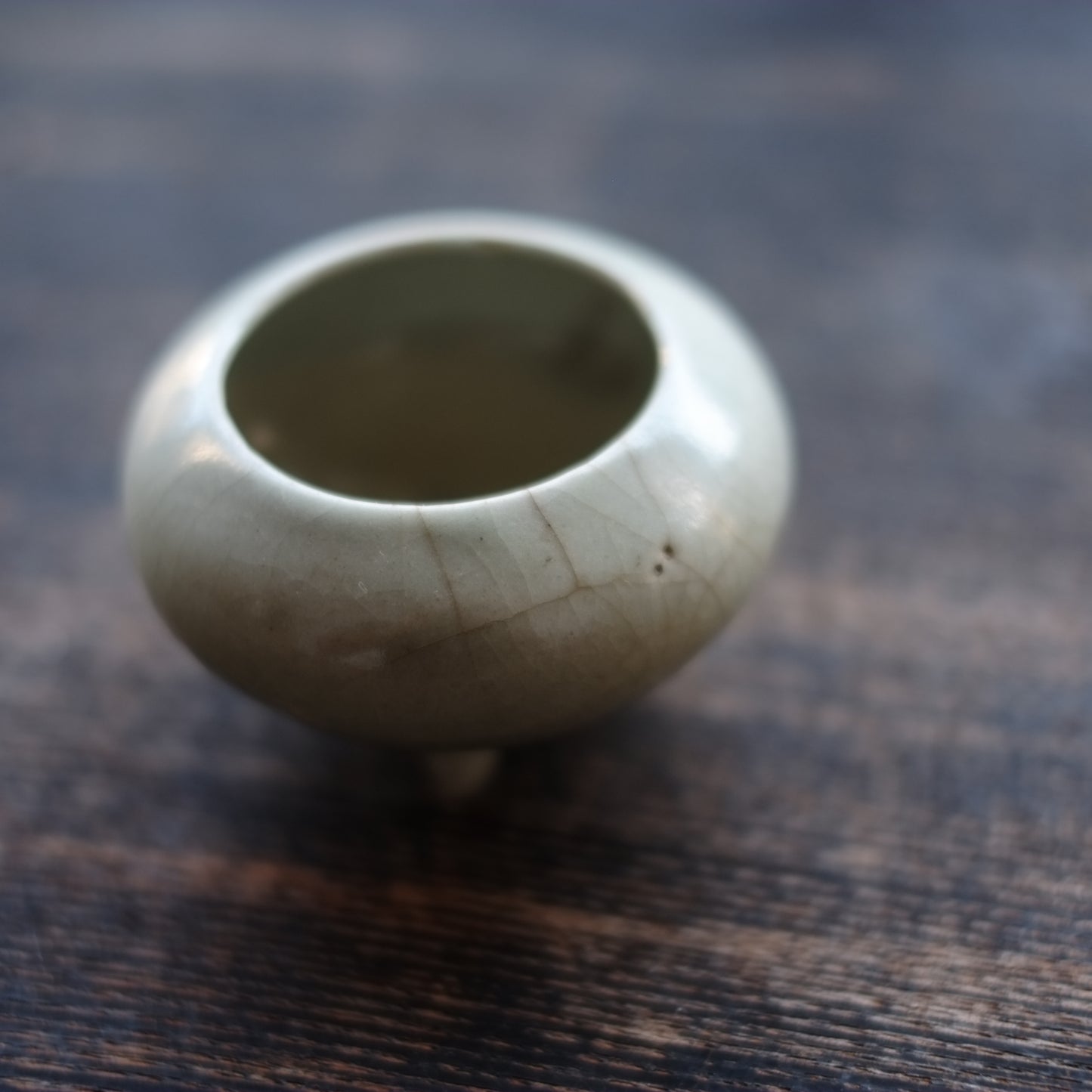 寛文伊万里青磁三ツ足香炉（江戸前期・1660–1680頃）