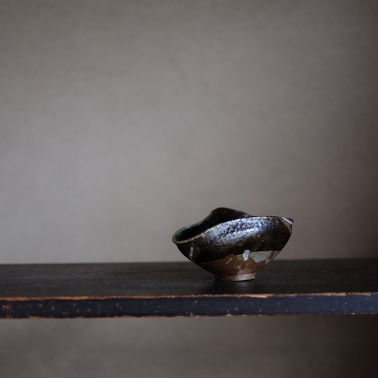 古唐津 黒唐津 へうげ片口(桃山-江戸初期)