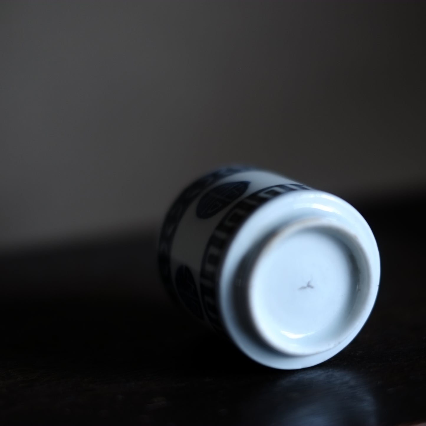 古伊万里  寿文墨弾き覗き猪口　筒杯　 江戸時代　(18-19世紀)