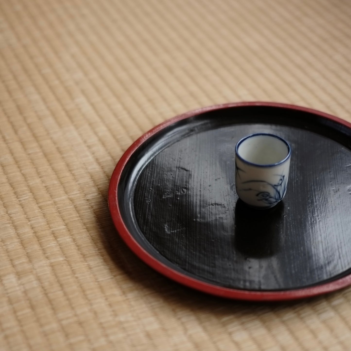 時代　縁赤内黒漆丸盆　(明治期頃)