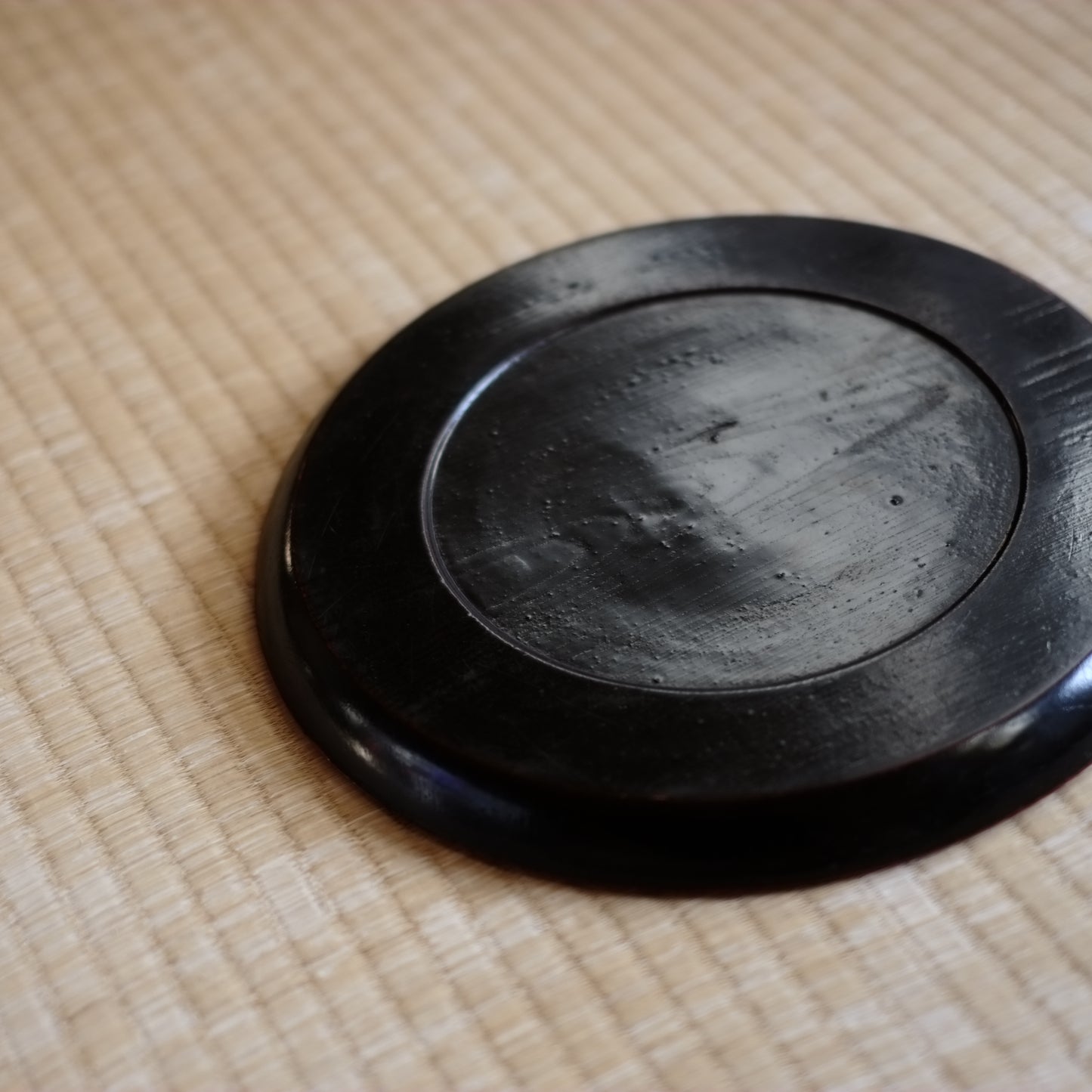 時代　縁赤内黒漆丸盆　(明治期頃)