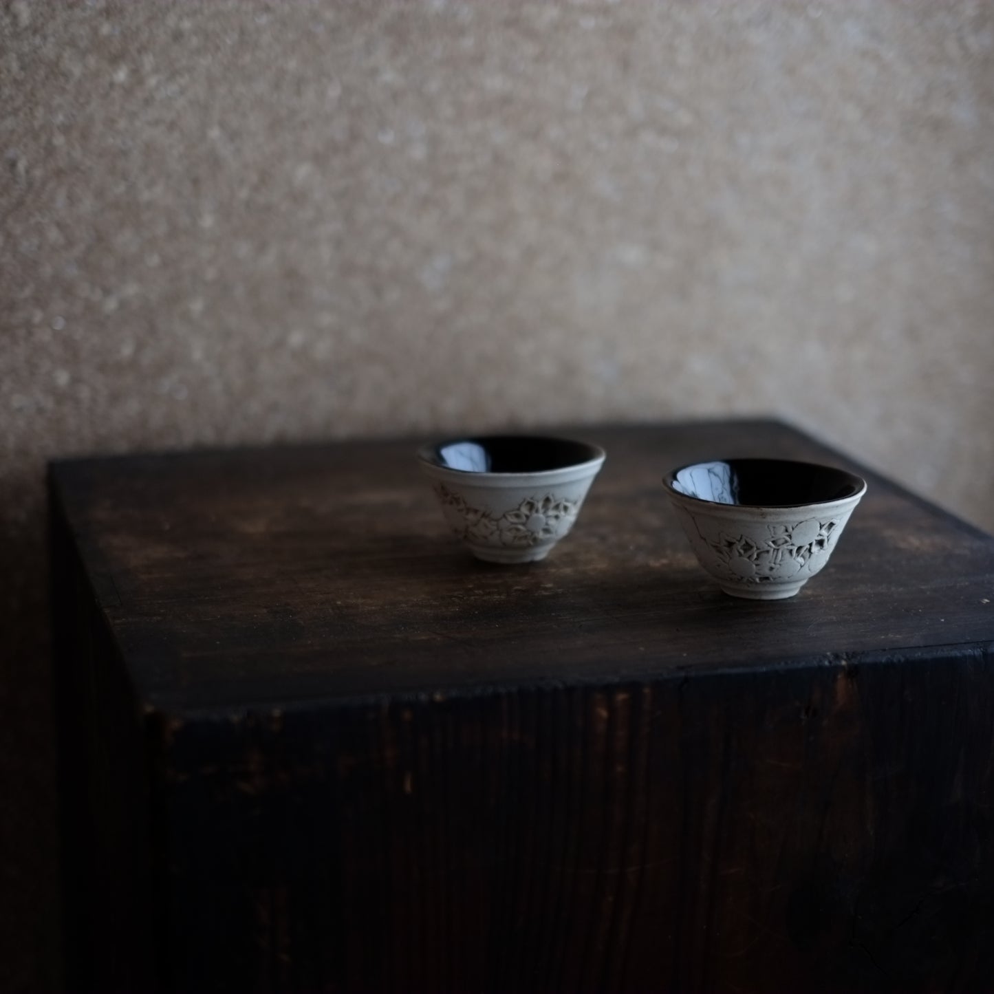 時代　花刻文内黒釉杯　（20世紀）