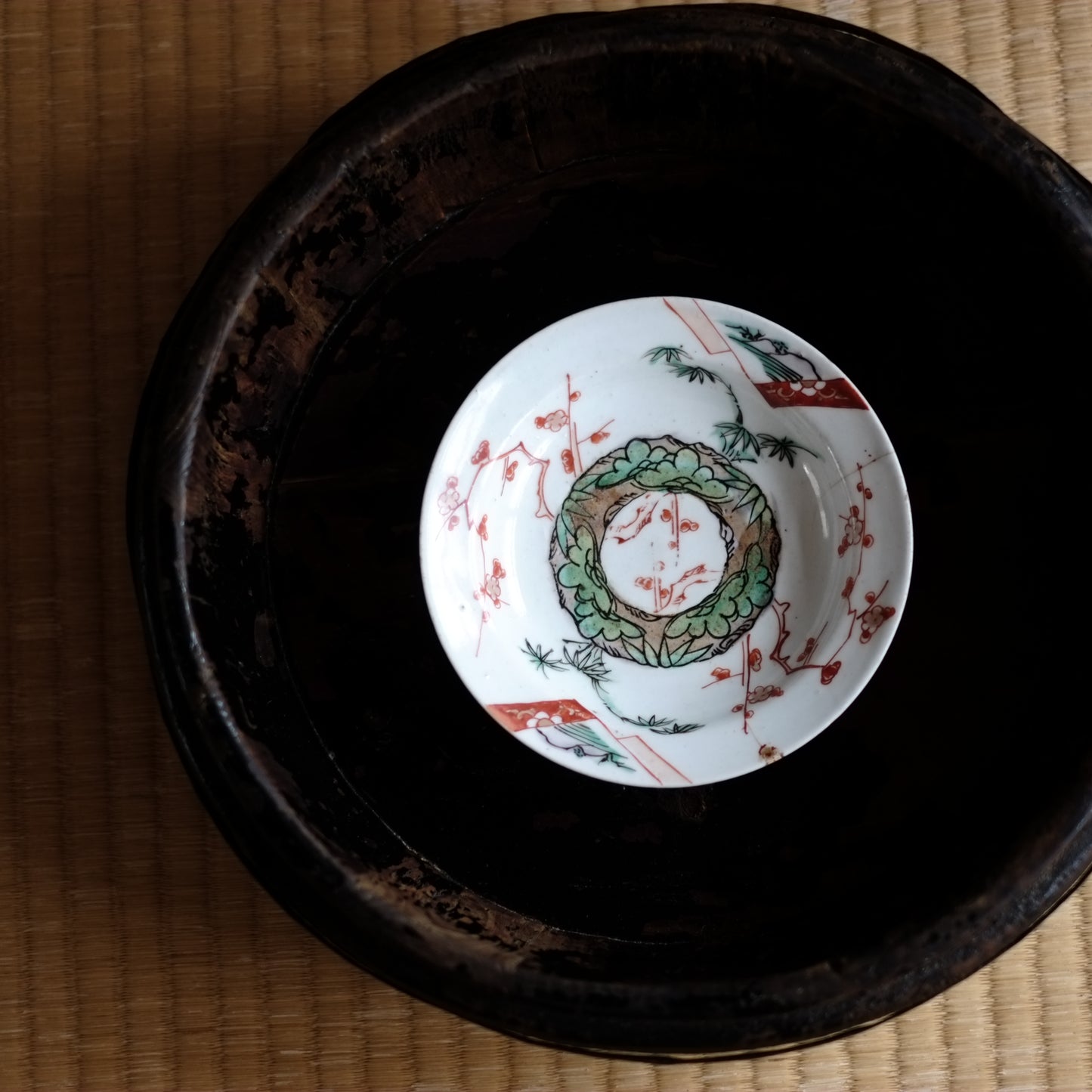 くらわんか松竹梅図赤絵　平皿(江戸時代)