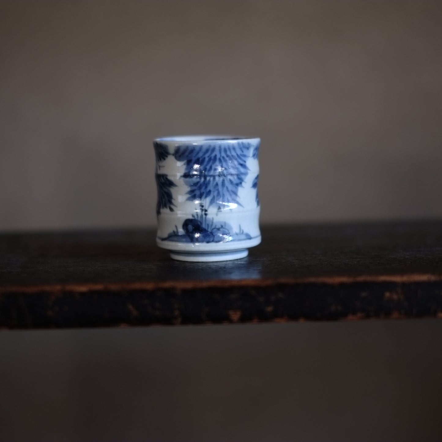 時代　竹節型　松葉文染付覗き猪口　　　　筒杯　(江戸時代) 18-19世紀