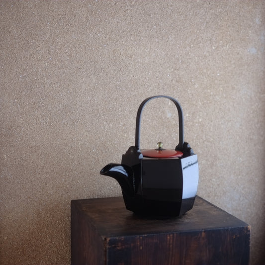 時代 六角 黒漆塗銚子 塗箱付 (江戸時代)