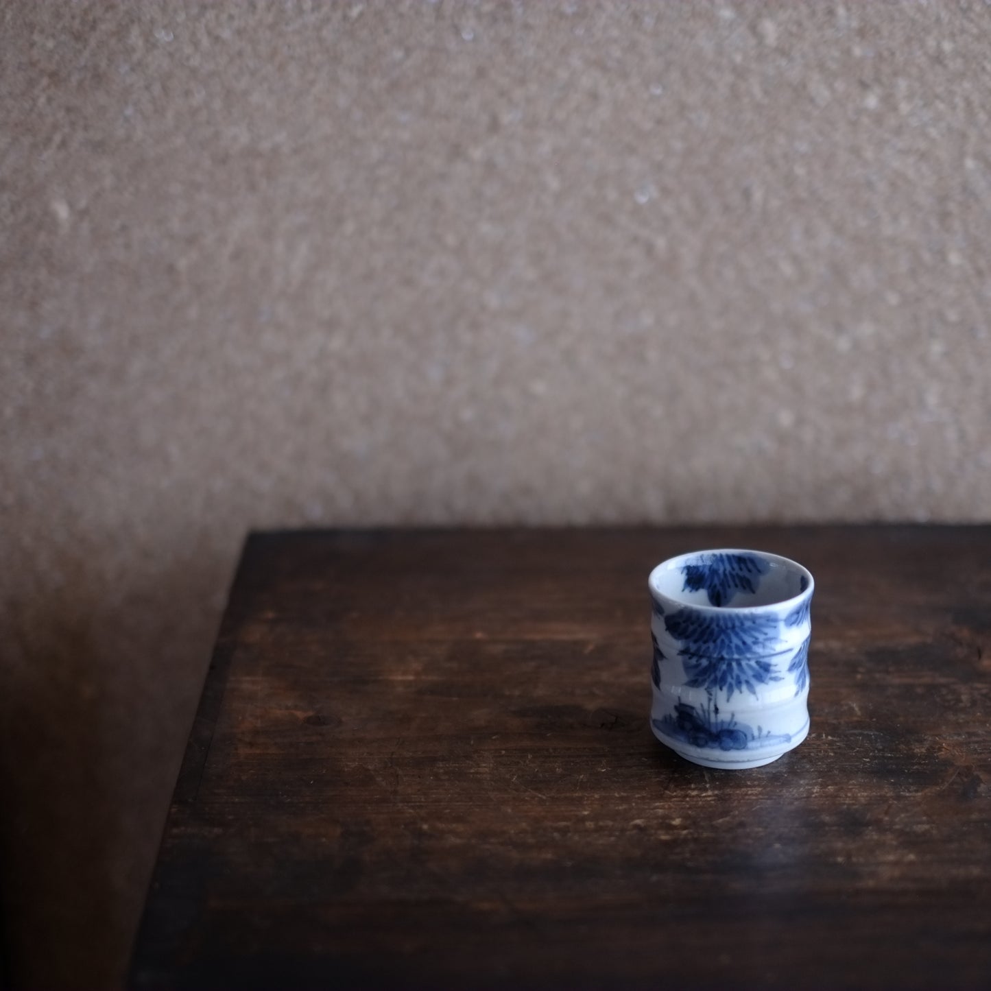 時代　竹節型　松葉文染付覗き猪口　　　　筒杯　(江戸時代) 18-19世紀