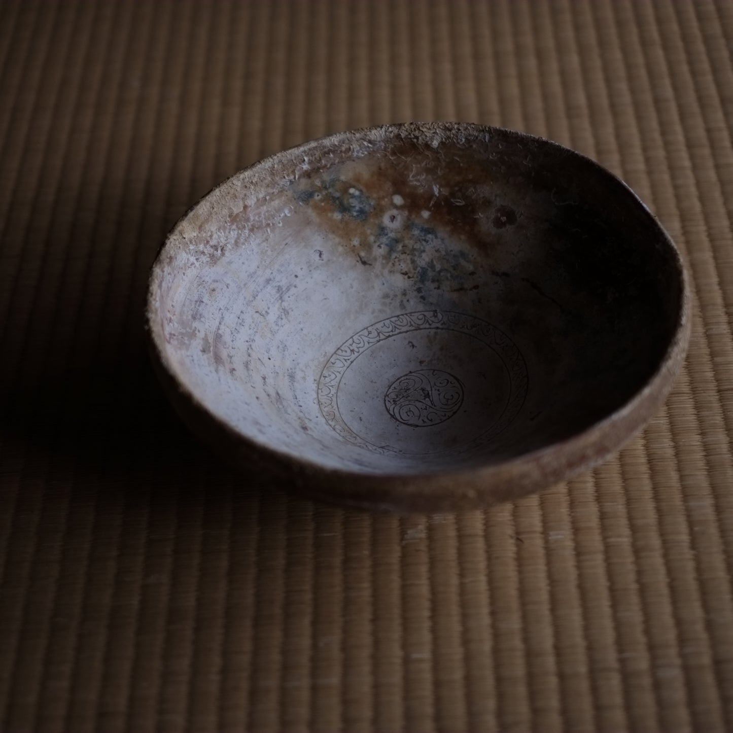 ビザンチン古陶　黄釉渦巻文大鉢　(11-13世紀)