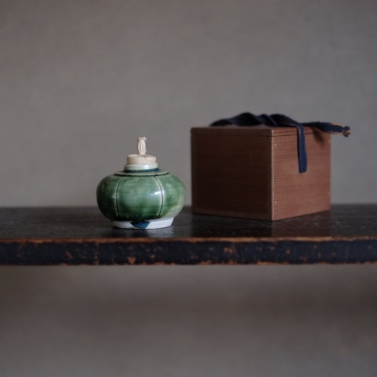 時代 緑釉陰刻茶壺
遼時代 時代箱付 (10〜12世紀)