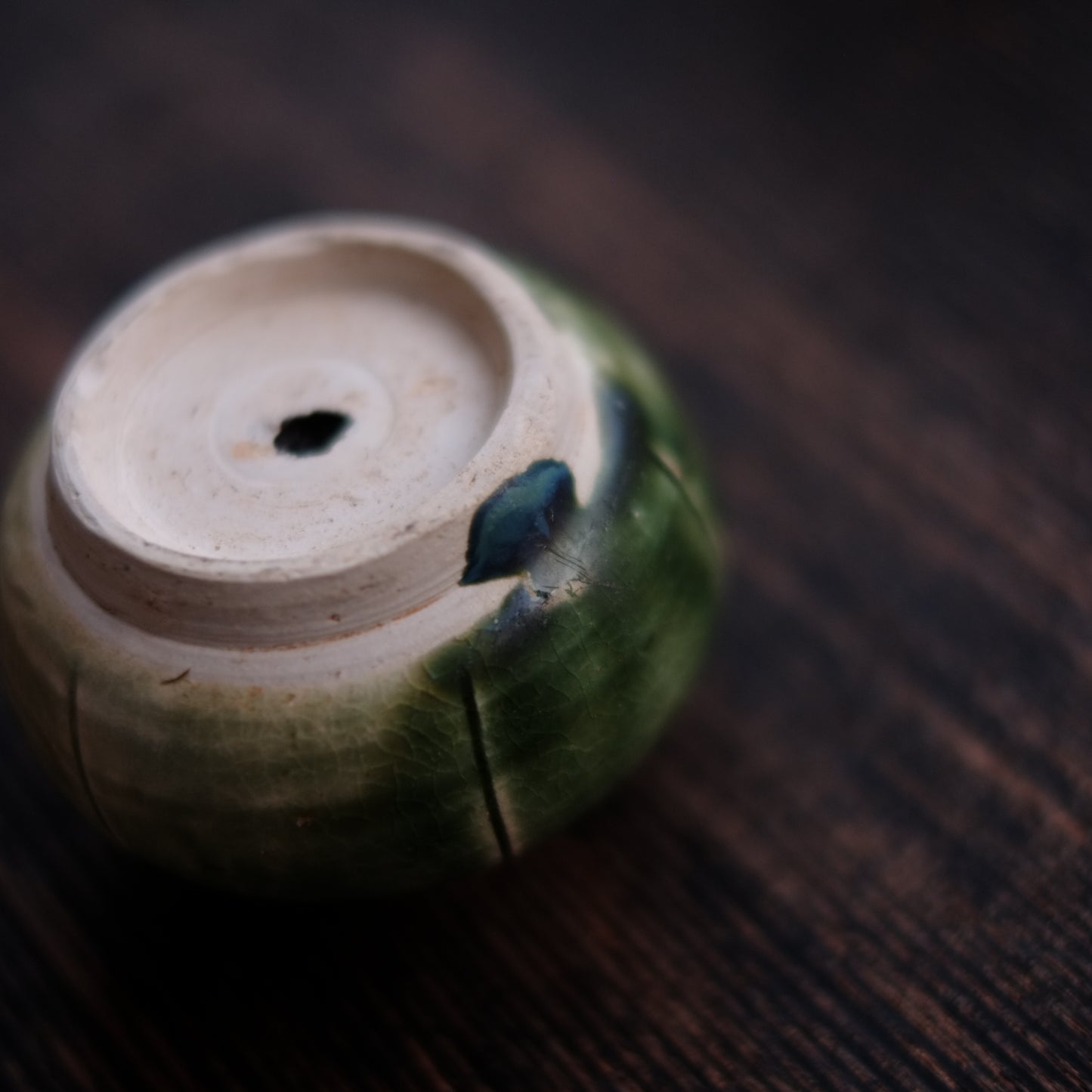時代　緑釉陰刻茶壺
遼時代　時代箱付　(10〜12世紀)