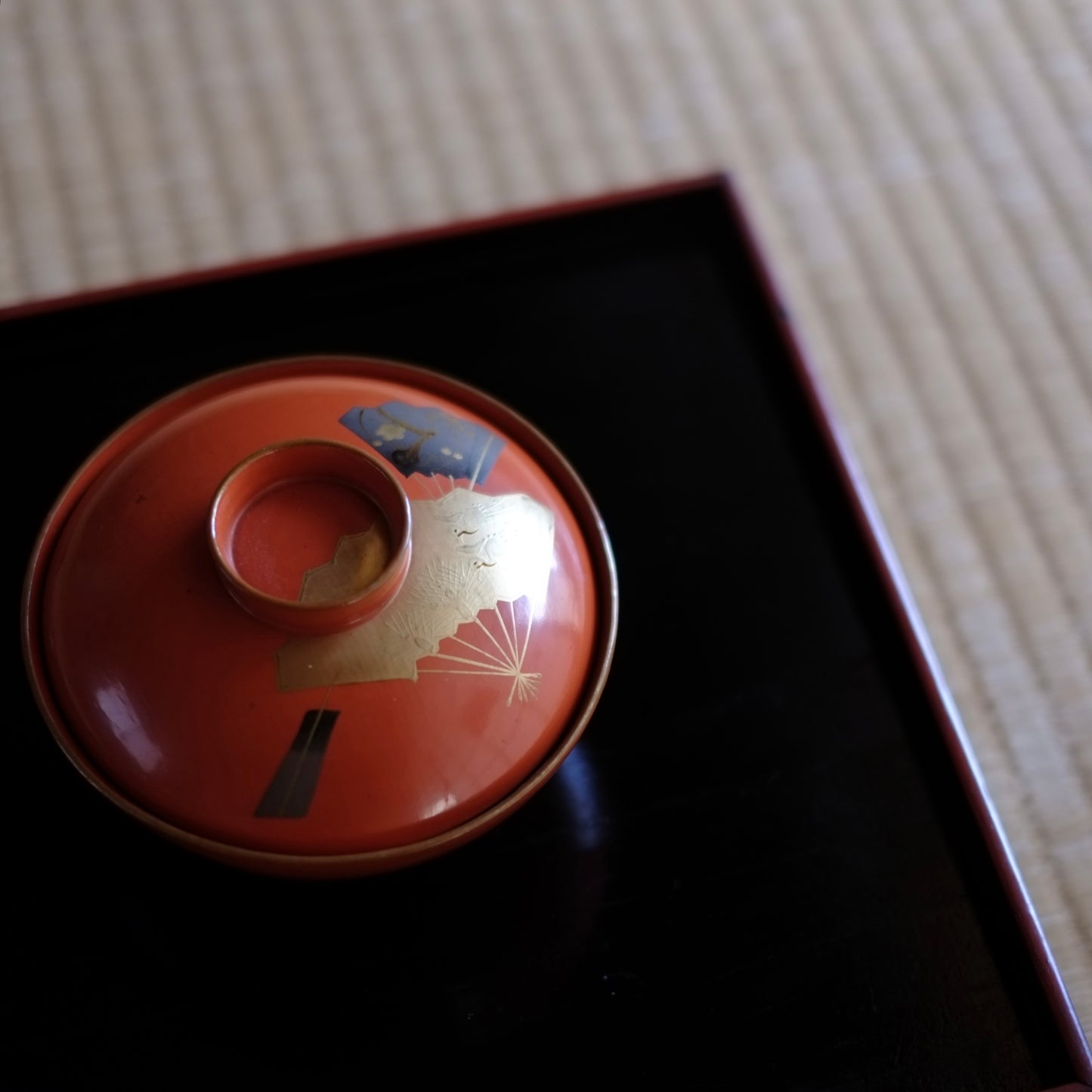 時代　洗朱漆　扇子松梅鶴蒔絵椀（明治〜大正頃）