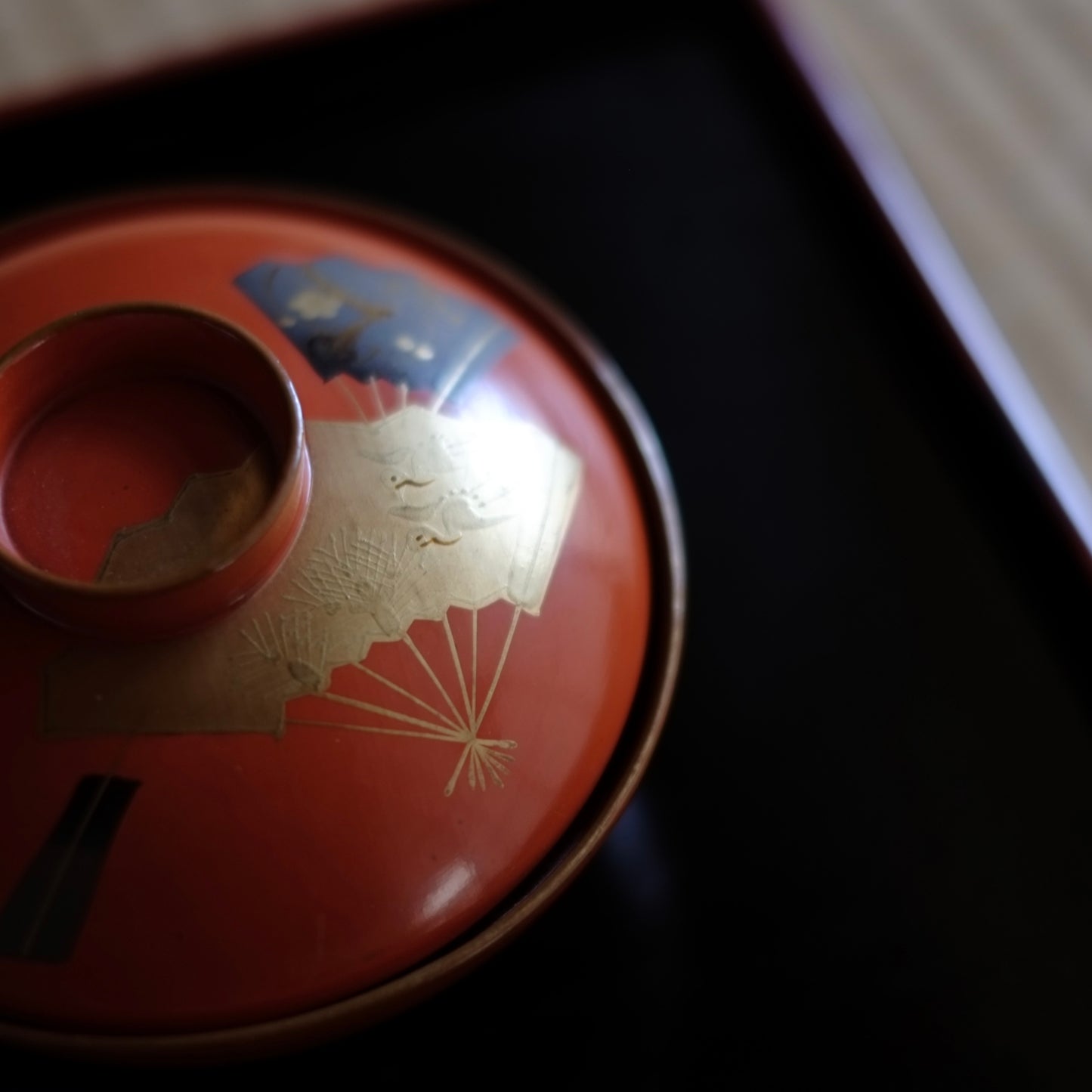 時代　洗朱漆　扇子松梅鶴蒔絵椀（明治〜大正頃）