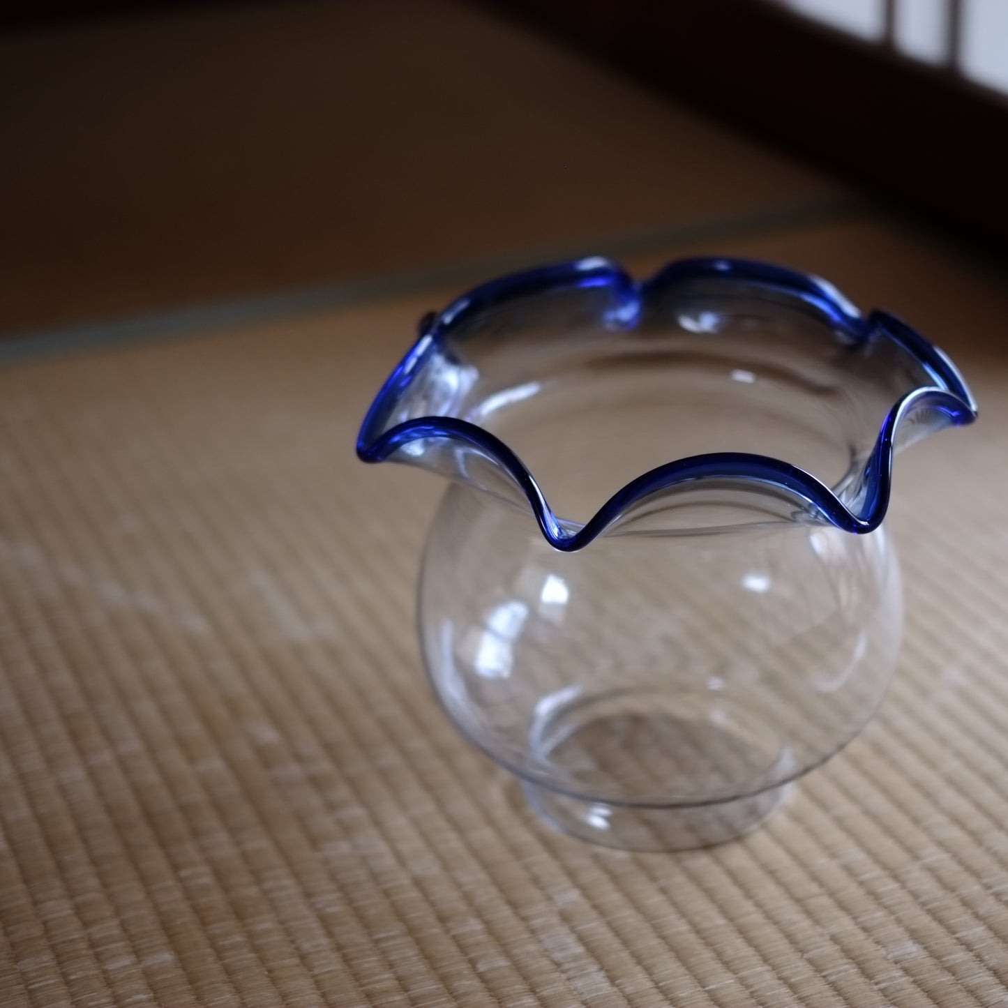 時代　デッドストック　縁波青ガラス金魚鉢(昭和期) A