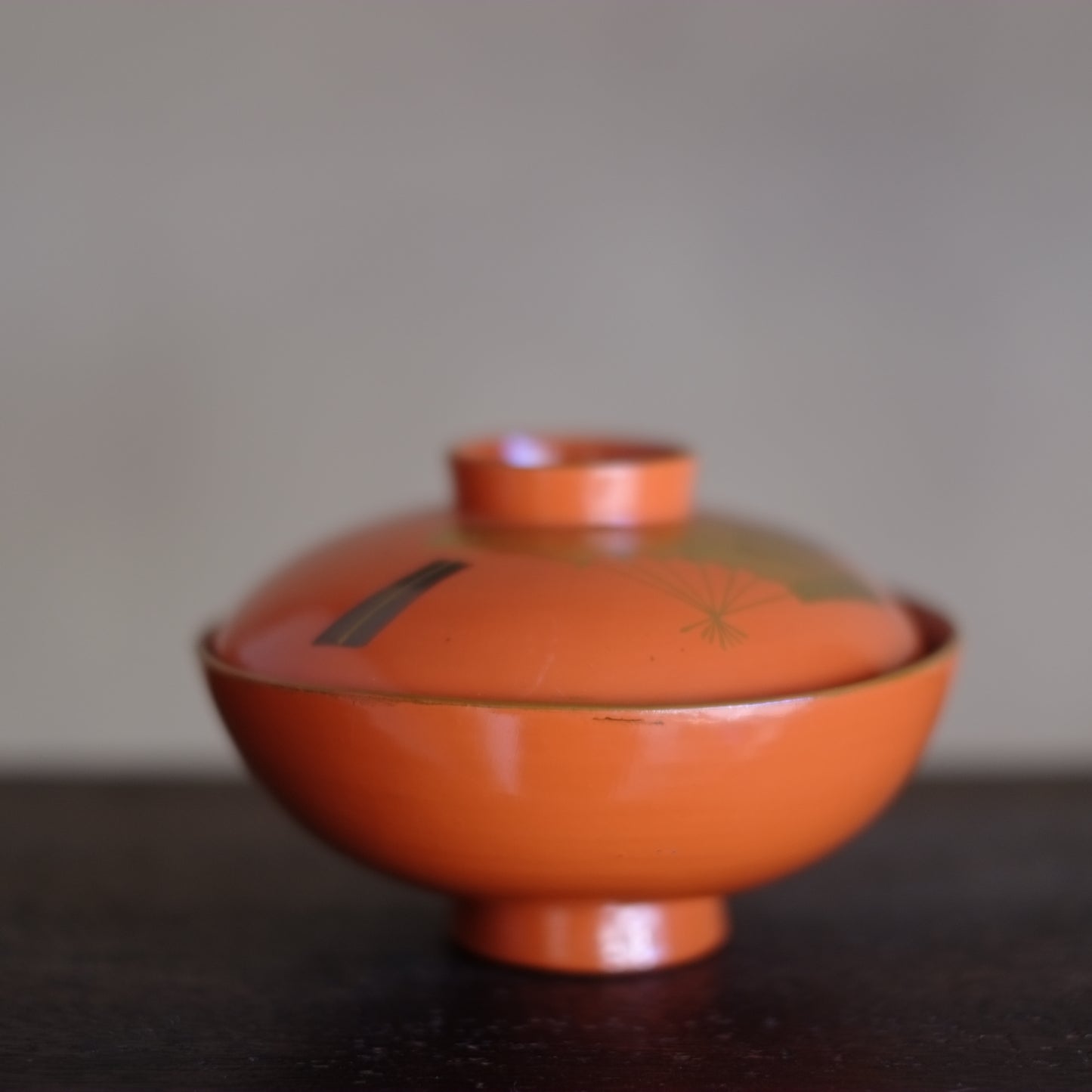 時代　洗朱漆　扇子松梅鶴蒔絵椀（明治〜大正頃）