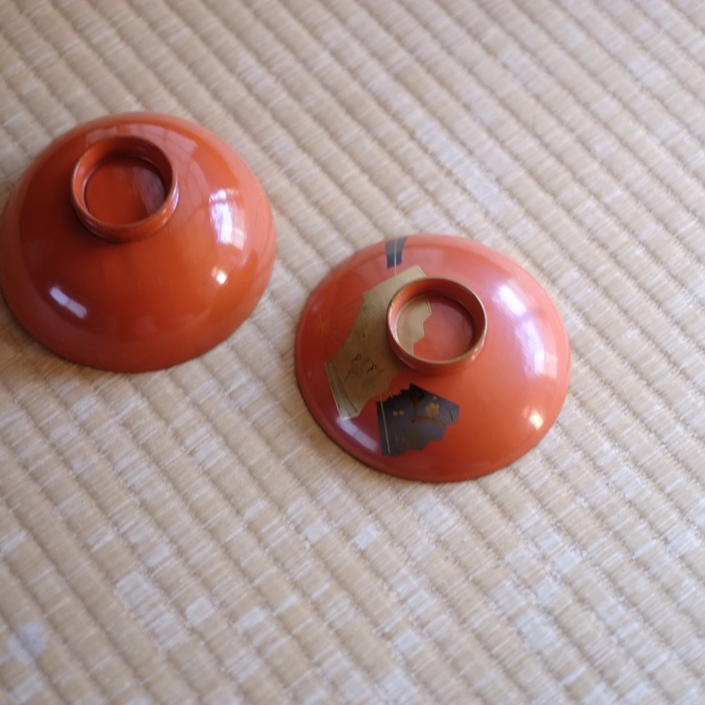 時代　洗朱漆　扇子松梅鶴蒔絵椀（明治〜大正頃）