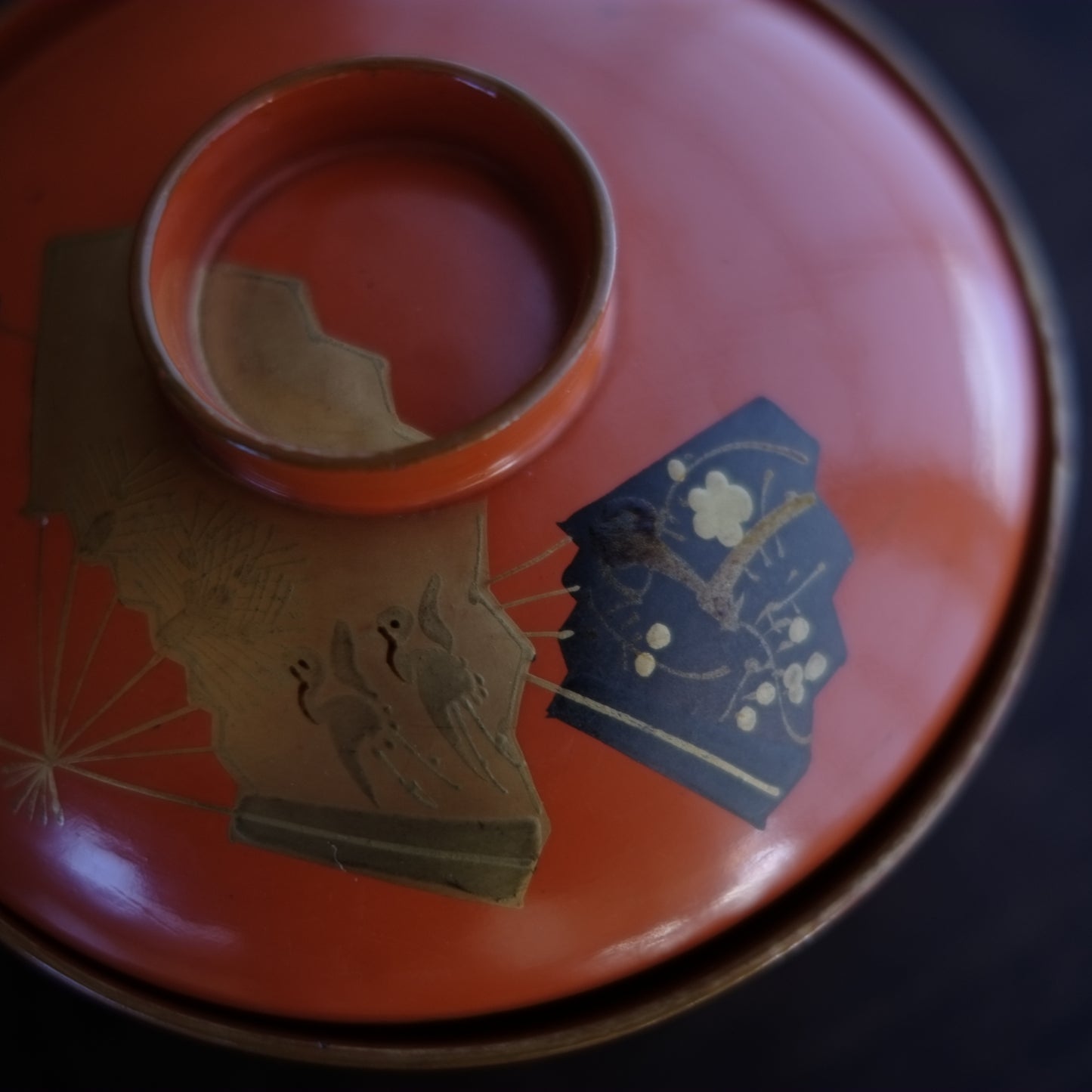 時代　洗朱漆　扇子松梅鶴蒔絵椀（明治〜大正頃）