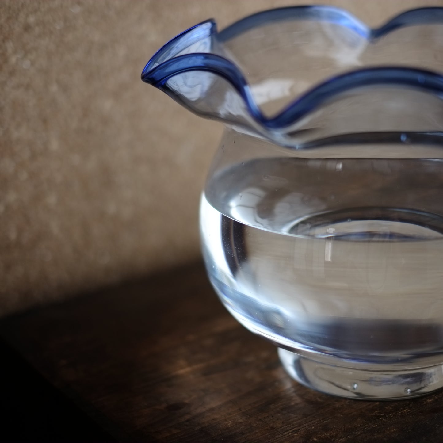 時代　デッドストック　縁波青ガラス金魚鉢(昭和期)  B