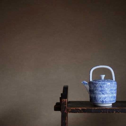 時代 花草文染付銚子 (明治時代)