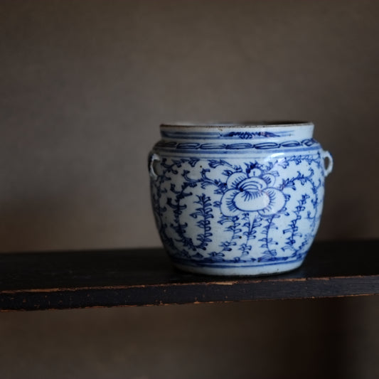 時代　花紋四耳白磁青花壺　建水　(清朝)