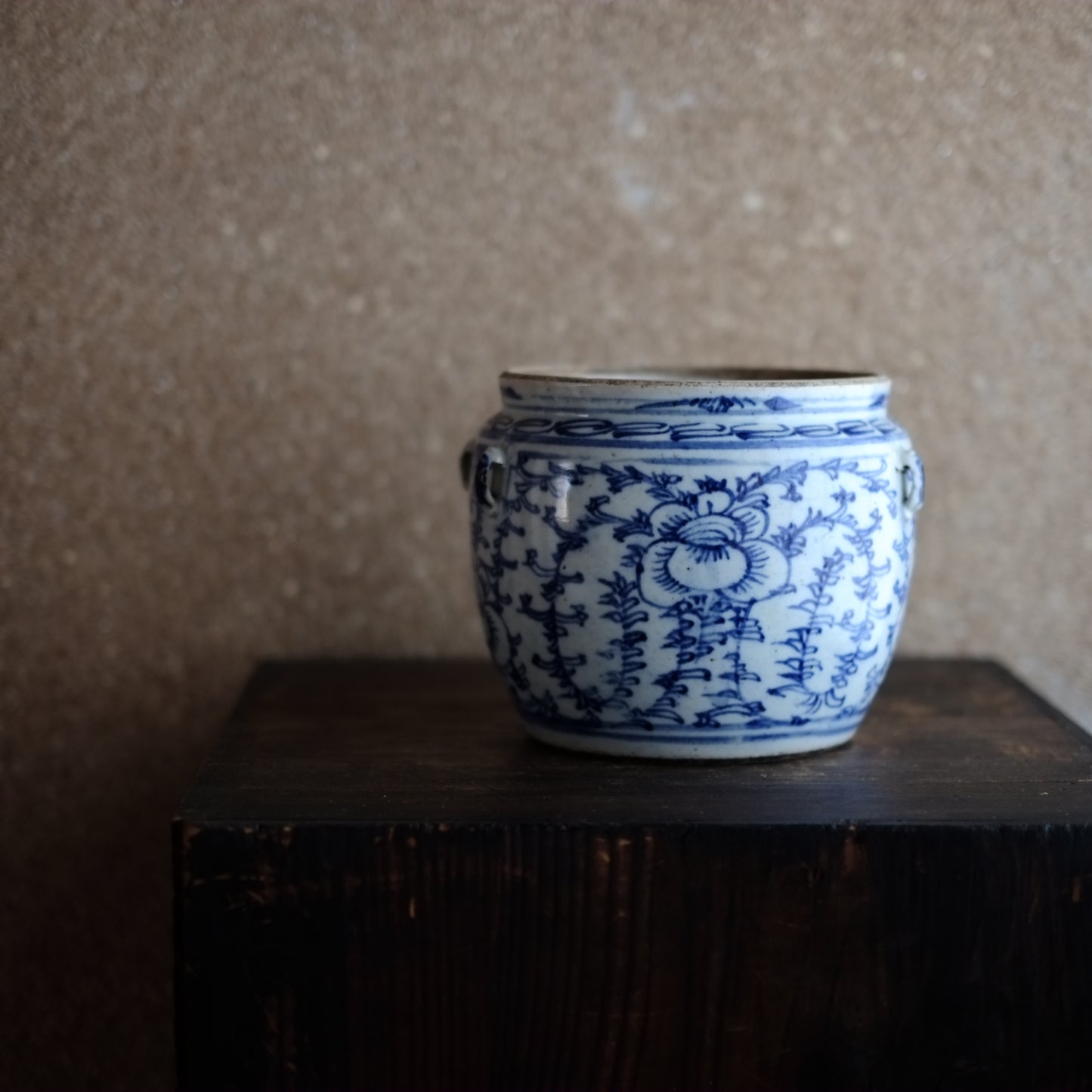 時代　花紋四耳白磁青花壺　建水　(清朝)