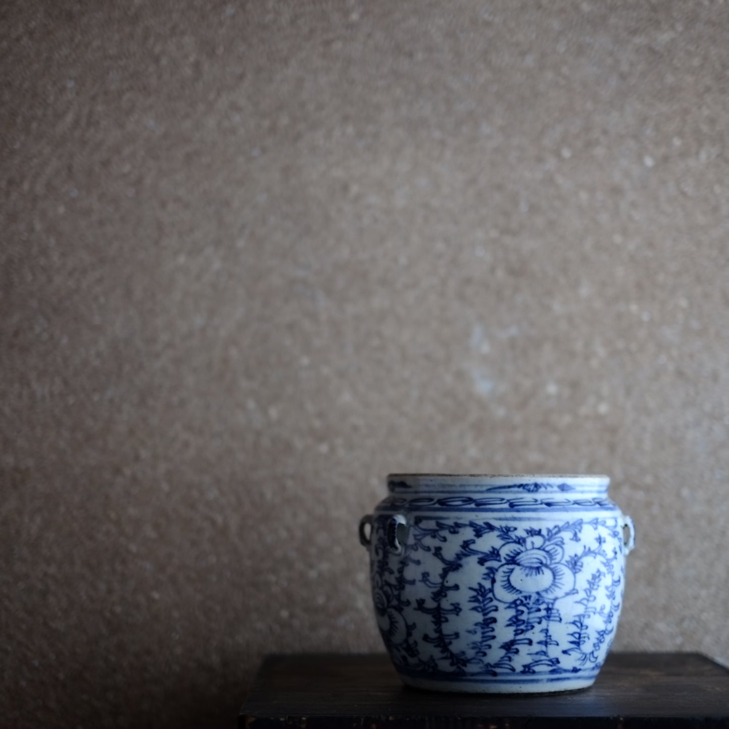 時代　花紋四耳白磁青花壺　建水　(清朝)