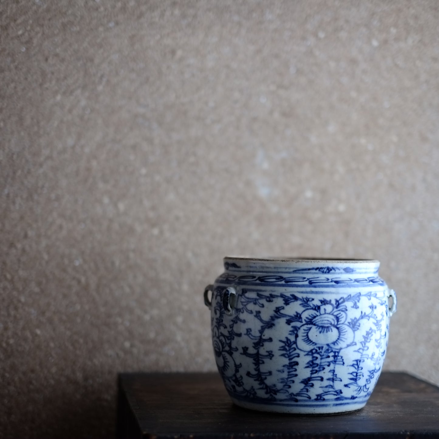 時代　花紋四耳白磁青花壺　建水　(清朝)
