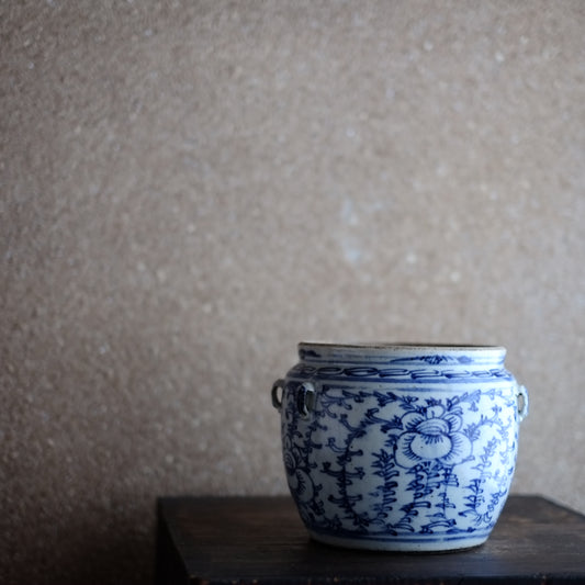 時代 花紋四耳白磁青花壺 建水 (清朝)