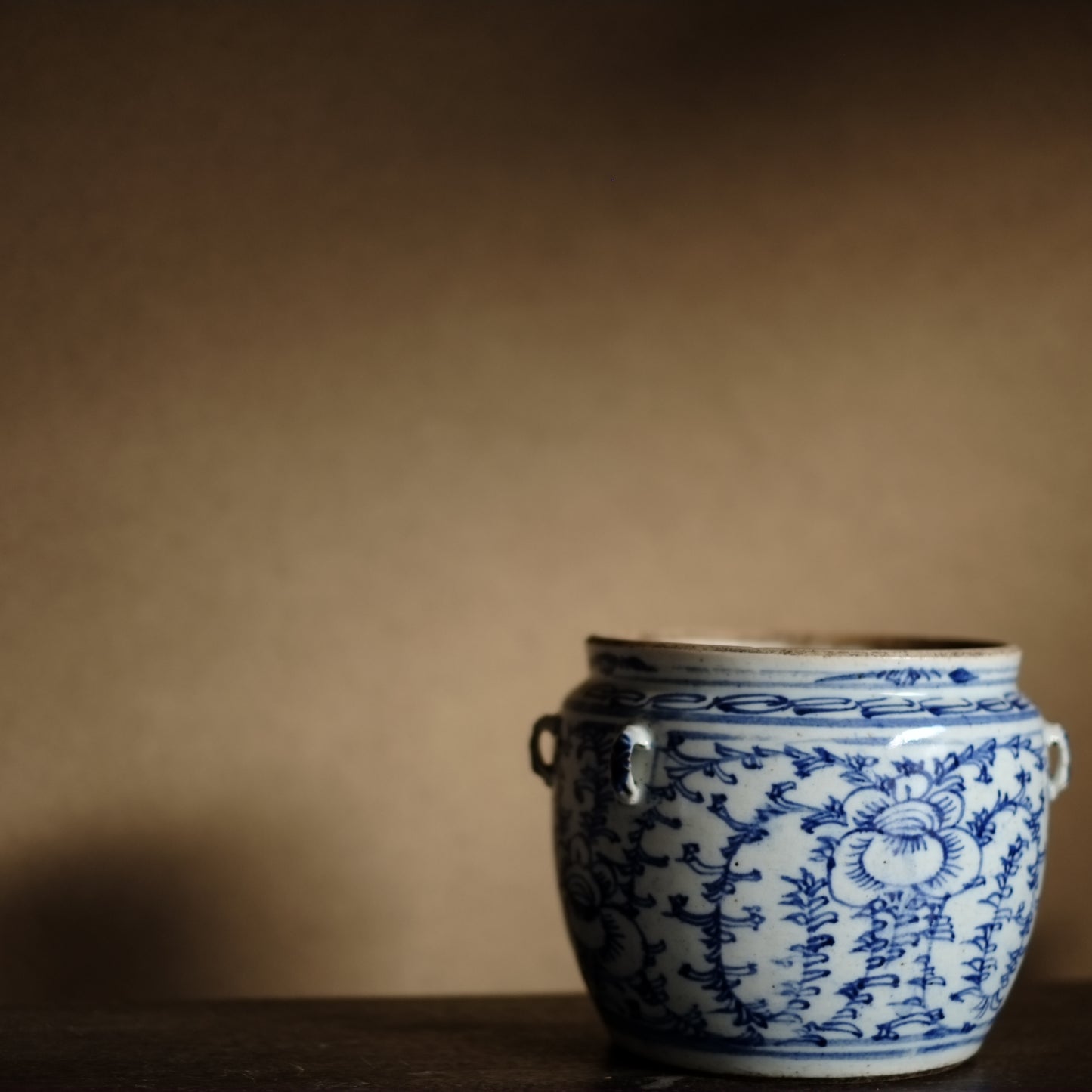 時代　花紋四耳白磁青花壺　建水　(清朝)
