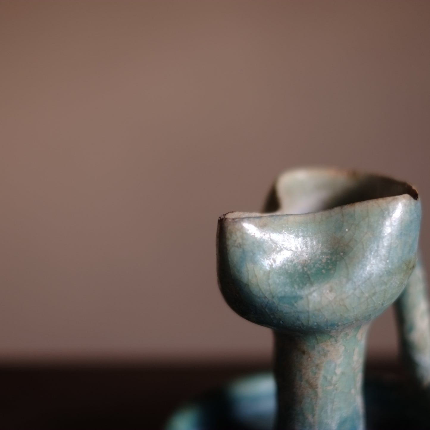 青緑釉銀化　灯火器　(11-12世紀　セルジューク朝期)