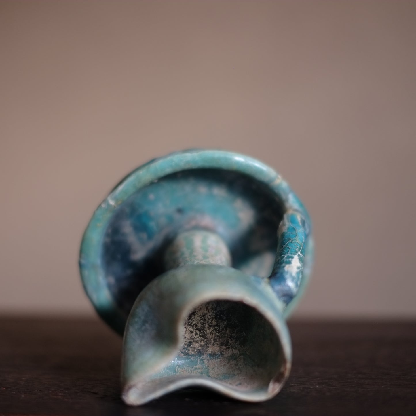 青緑釉銀化　灯火器　(11-12世紀　セルジューク朝期)