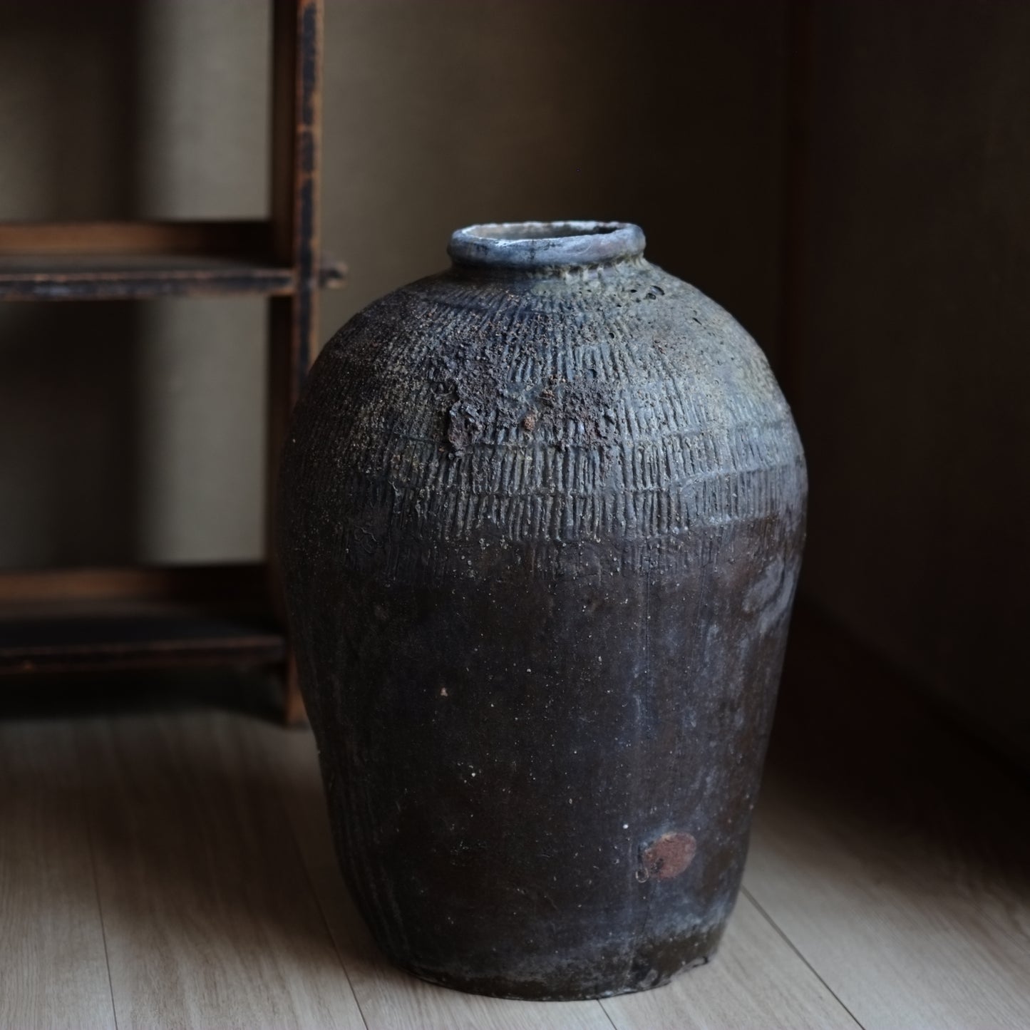 時代 褐釉線刻大壺　(19世紀-20世紀半)