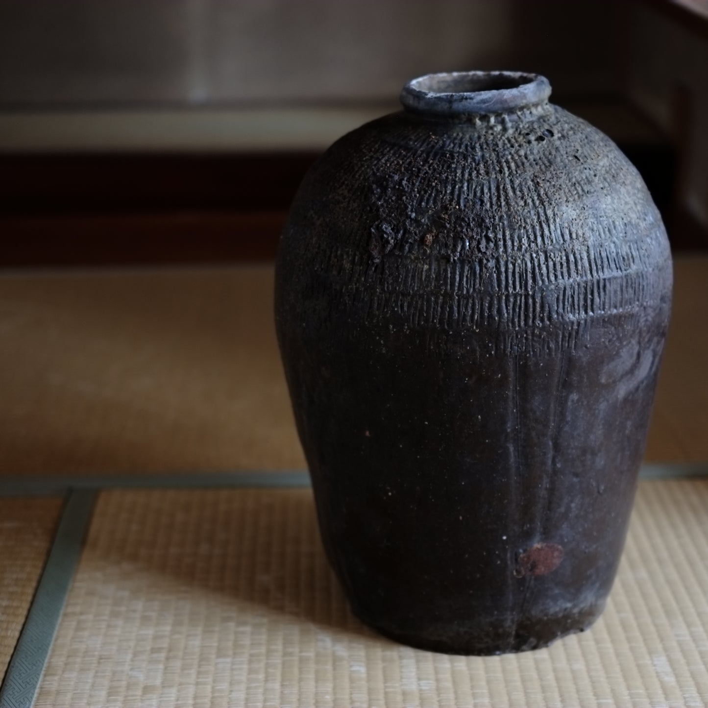 時代 褐釉線刻大壺　(19世紀-20世紀半)