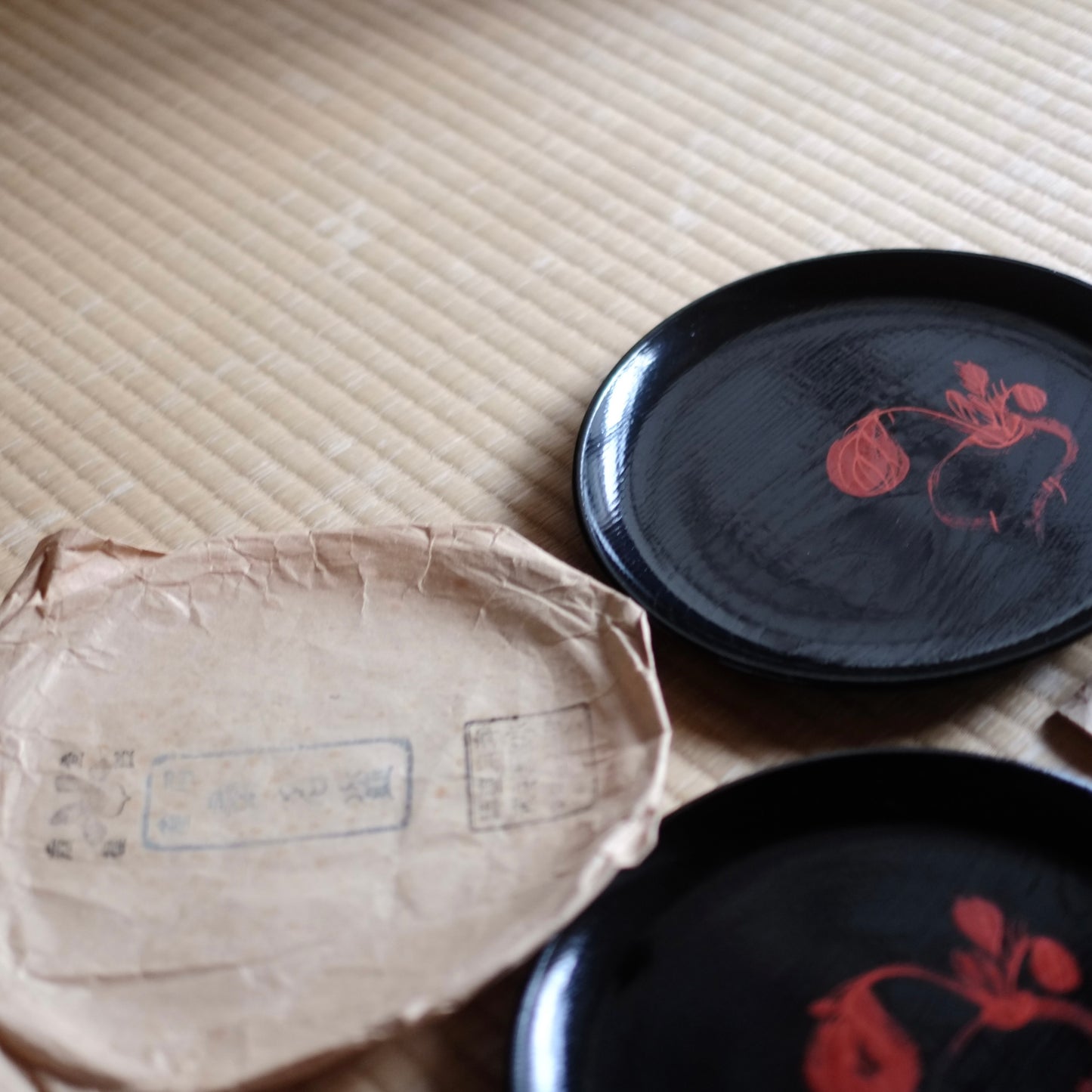 時代黒漆赤絵　桑名盆　紙証袋付　(明治末-戦前) 20世紀