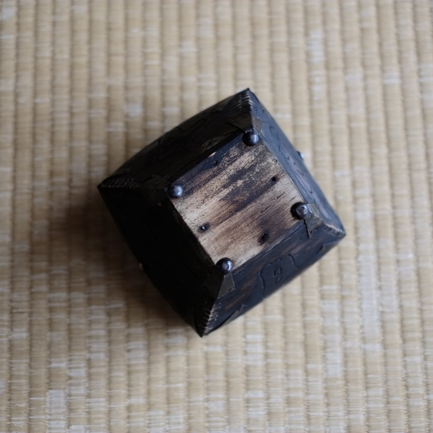 時代　朝鮮古鉄木製彫字穀枡・小(李朝末-日帝時代)