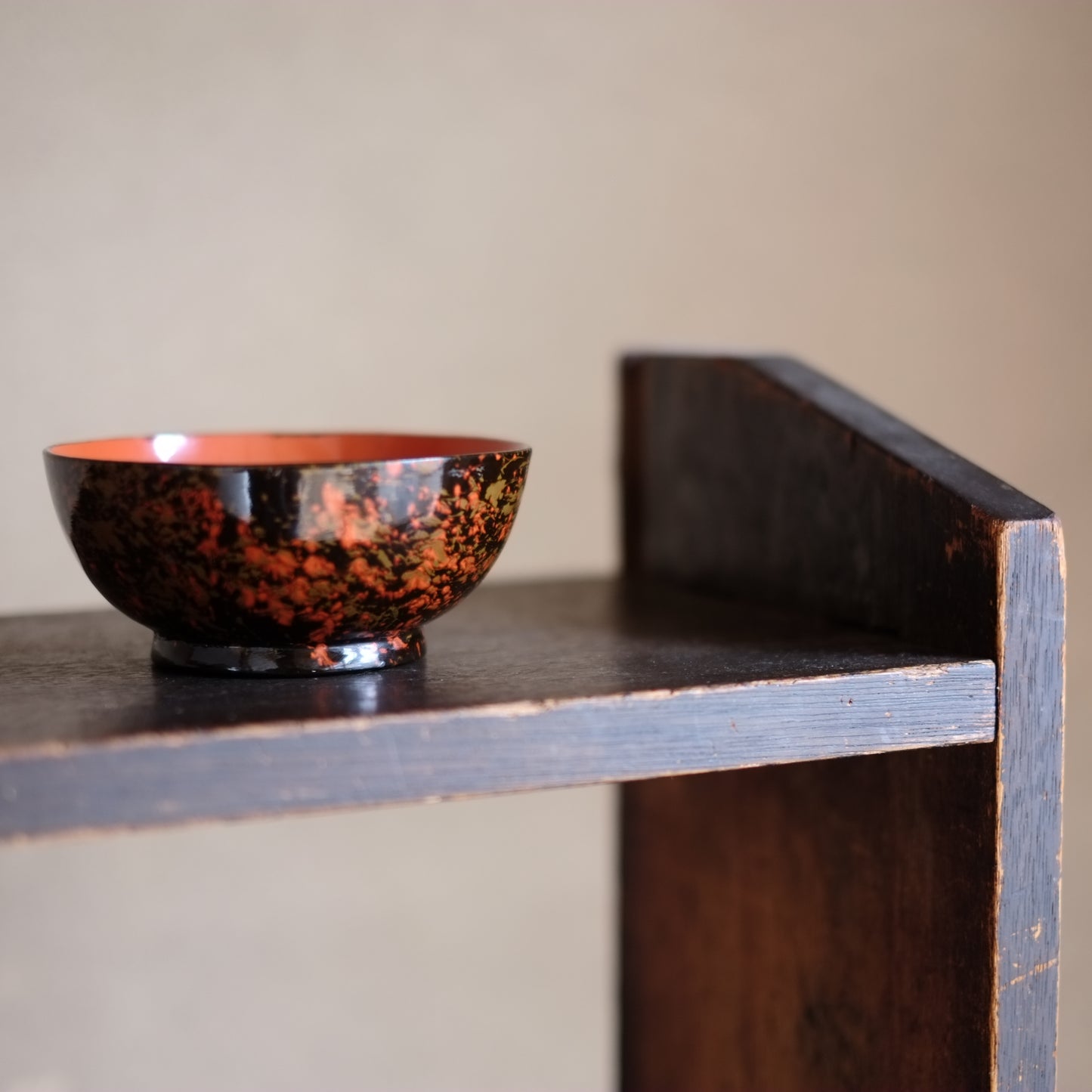 時代　内朱外黒漆塗吹雪文椀(江戸時代　18-19世紀)