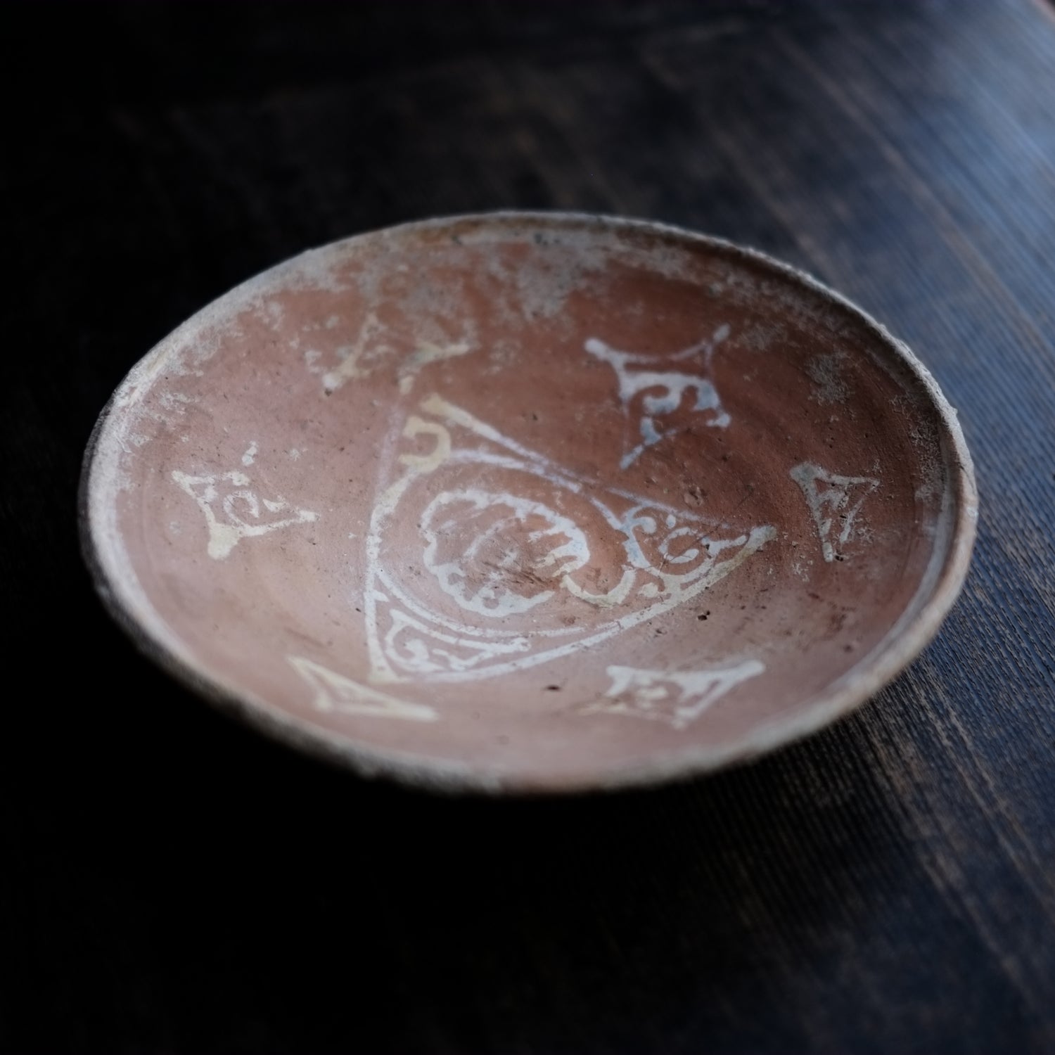 ビザンチン古陶 褐地白色スリップ掛け皿 (11-13世紀) – 逢季荘