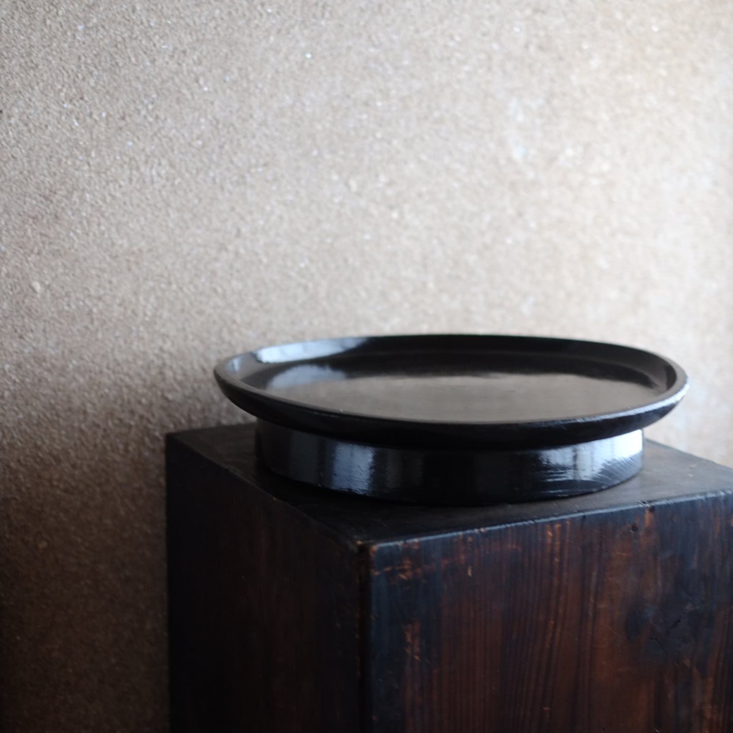 時代　刳抜総黒漆高足盆　(江戸後期-明治時代　19世紀末)