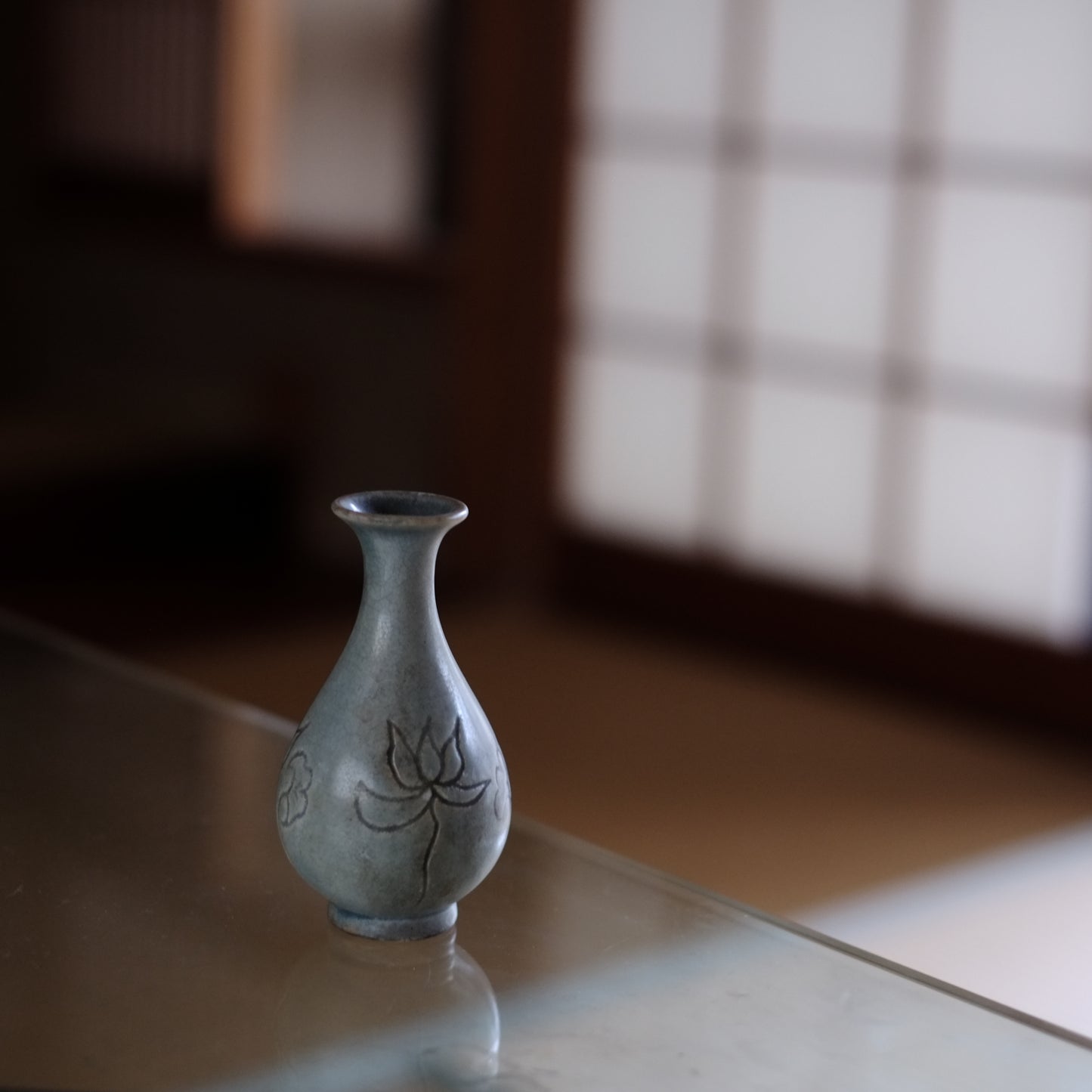 時代　広東系青磁陰刻徳利　振出(清朝)
