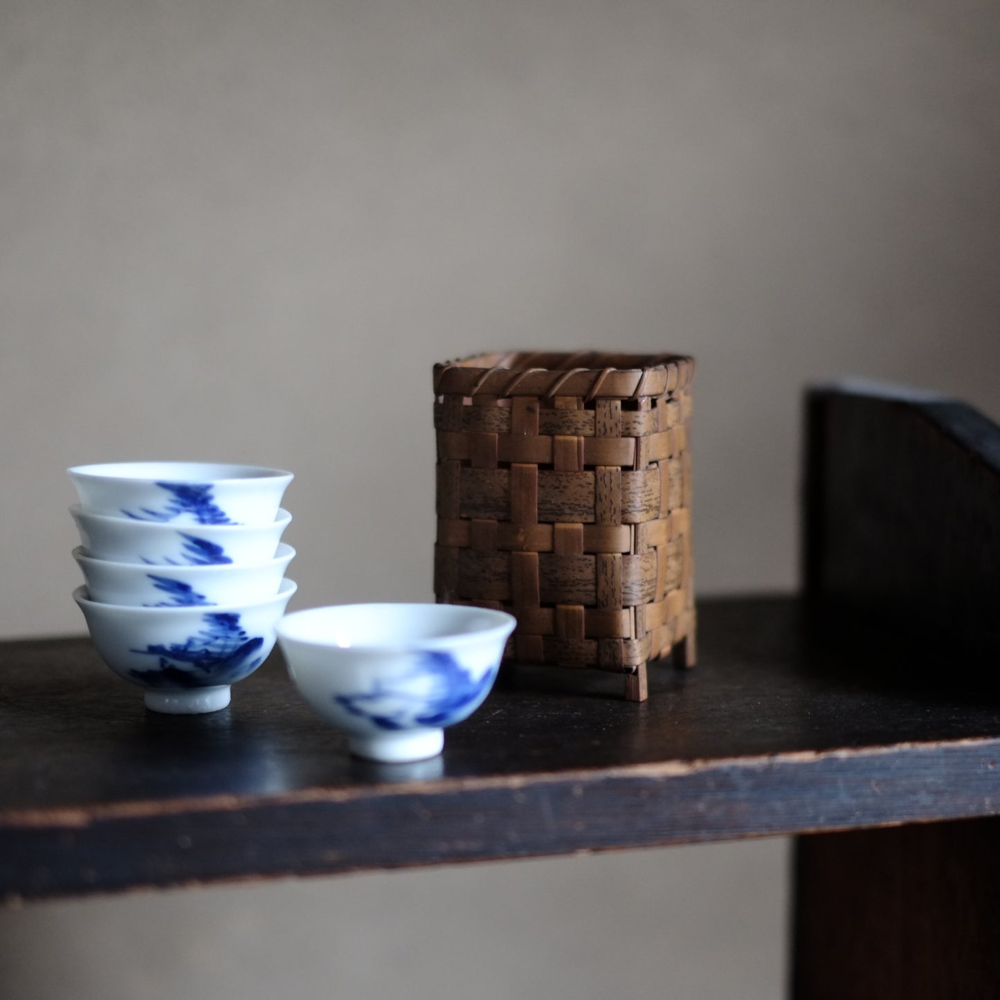 時代　竹編籠　染付茶杯 五客揃付　B