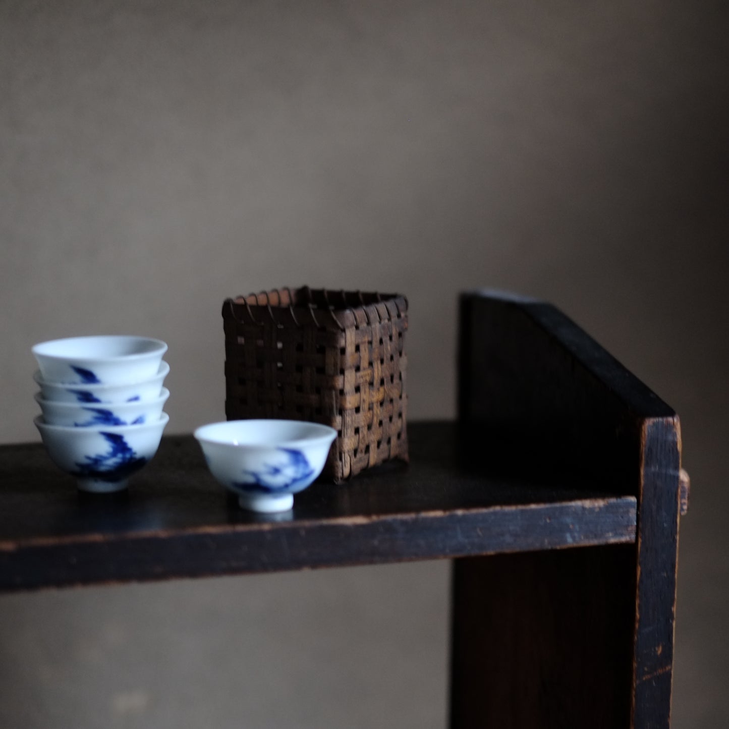 時代　竹編籠　染付茶杯 五客揃付　A