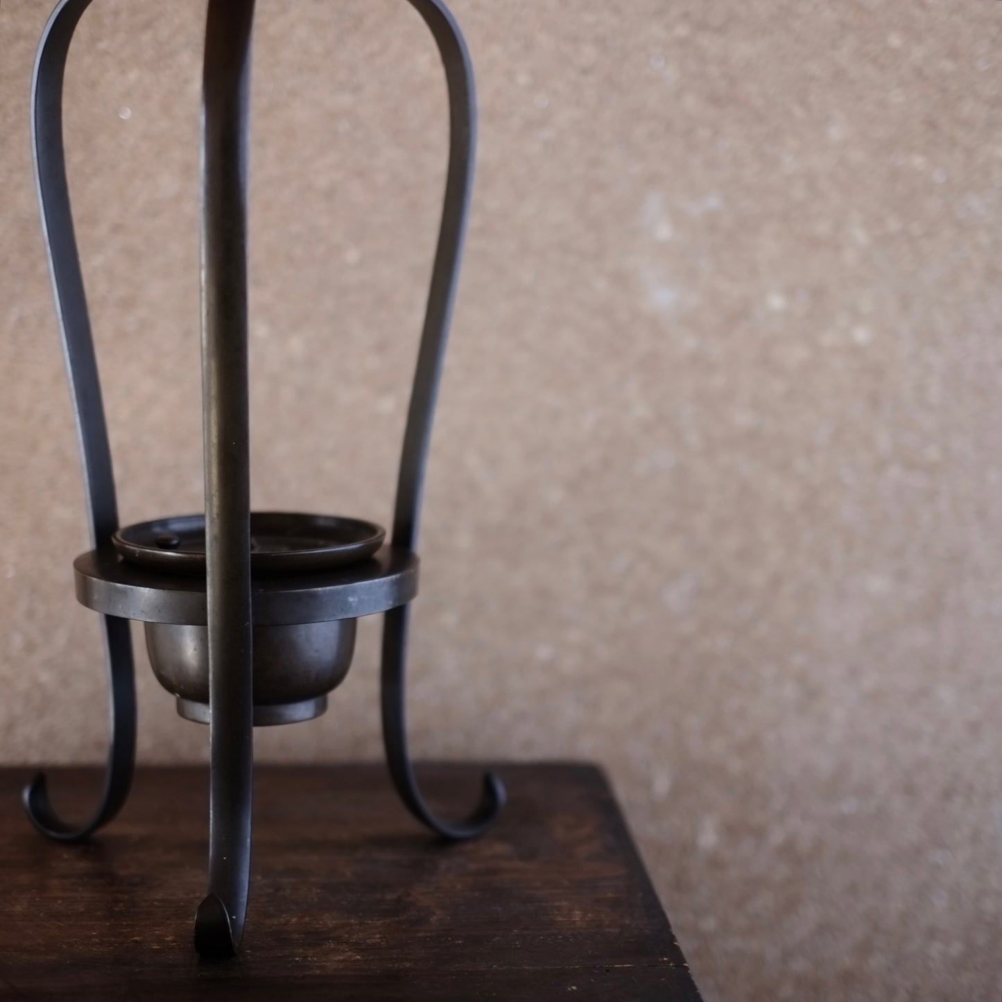 時代　古銅　二段三脚燭台　(明治-大正期頃)