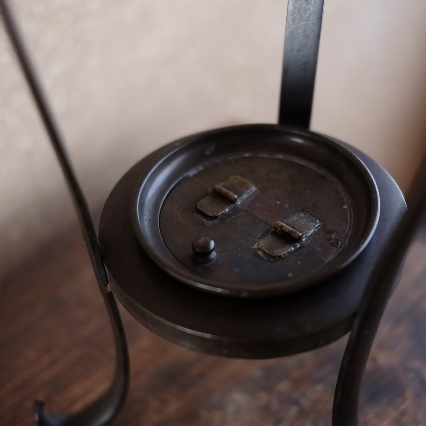 時代　古銅　二段三脚燭台　(明治-大正期頃)