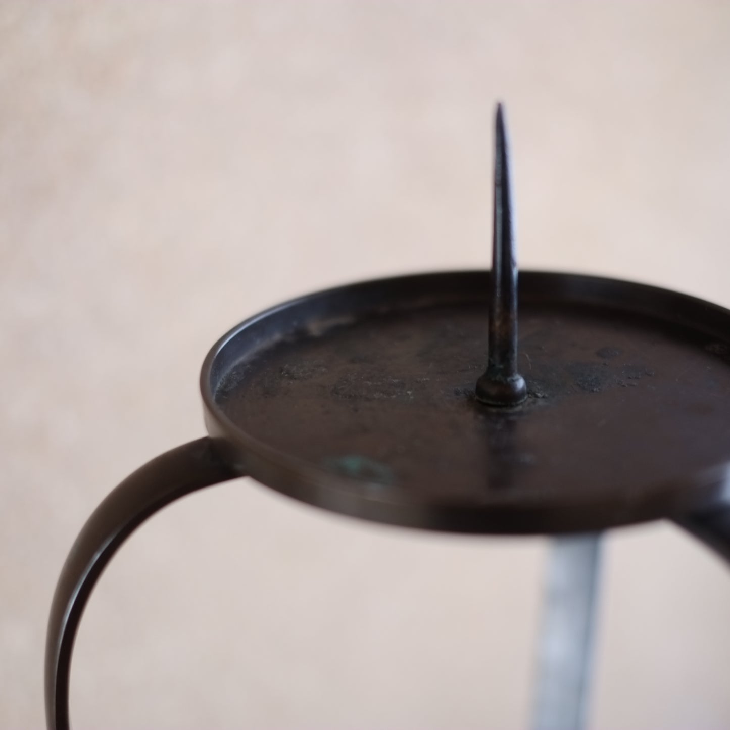 時代　古銅　二段三脚燭台　(明治-大正期頃)