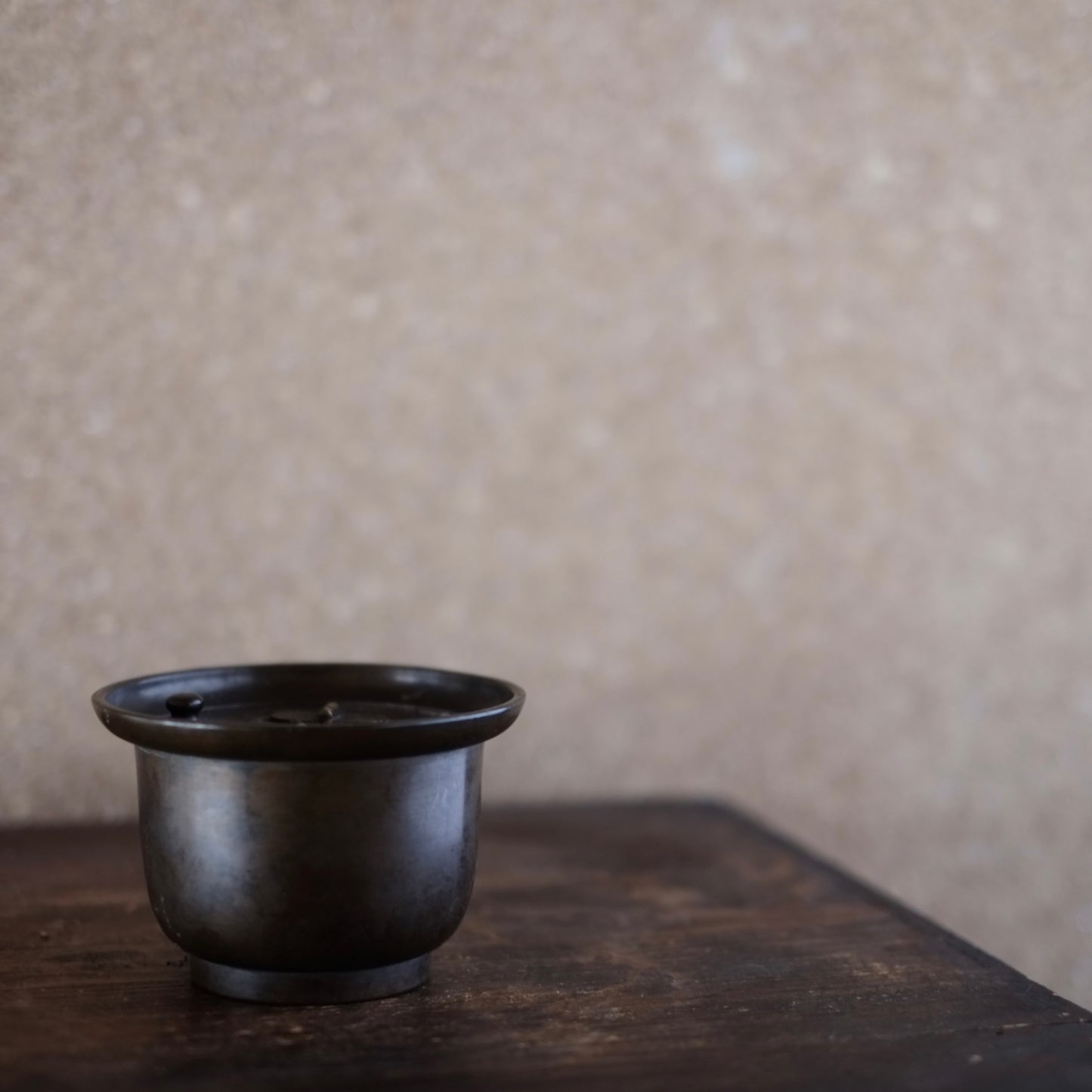 時代　古銅　二段三脚燭台　(明治-大正期頃)