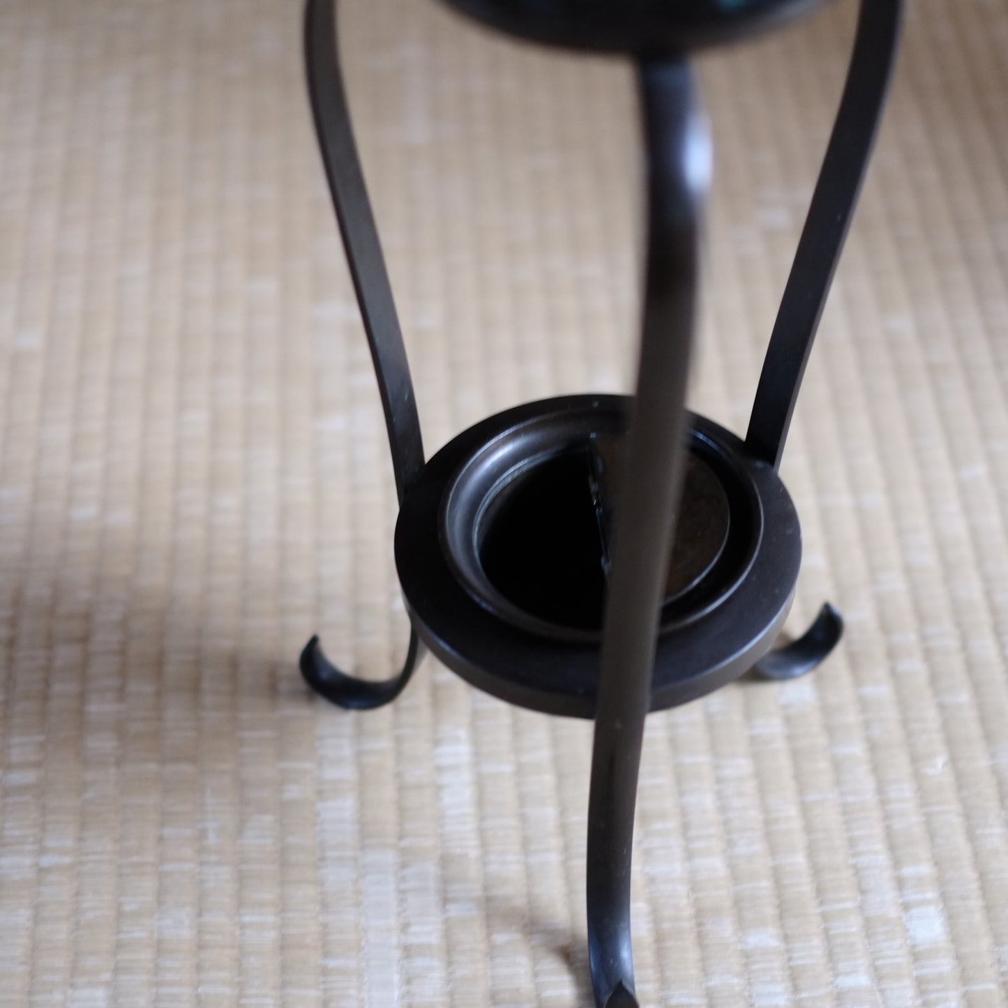 時代　古銅　二段三脚燭台　(明治-大正期頃)