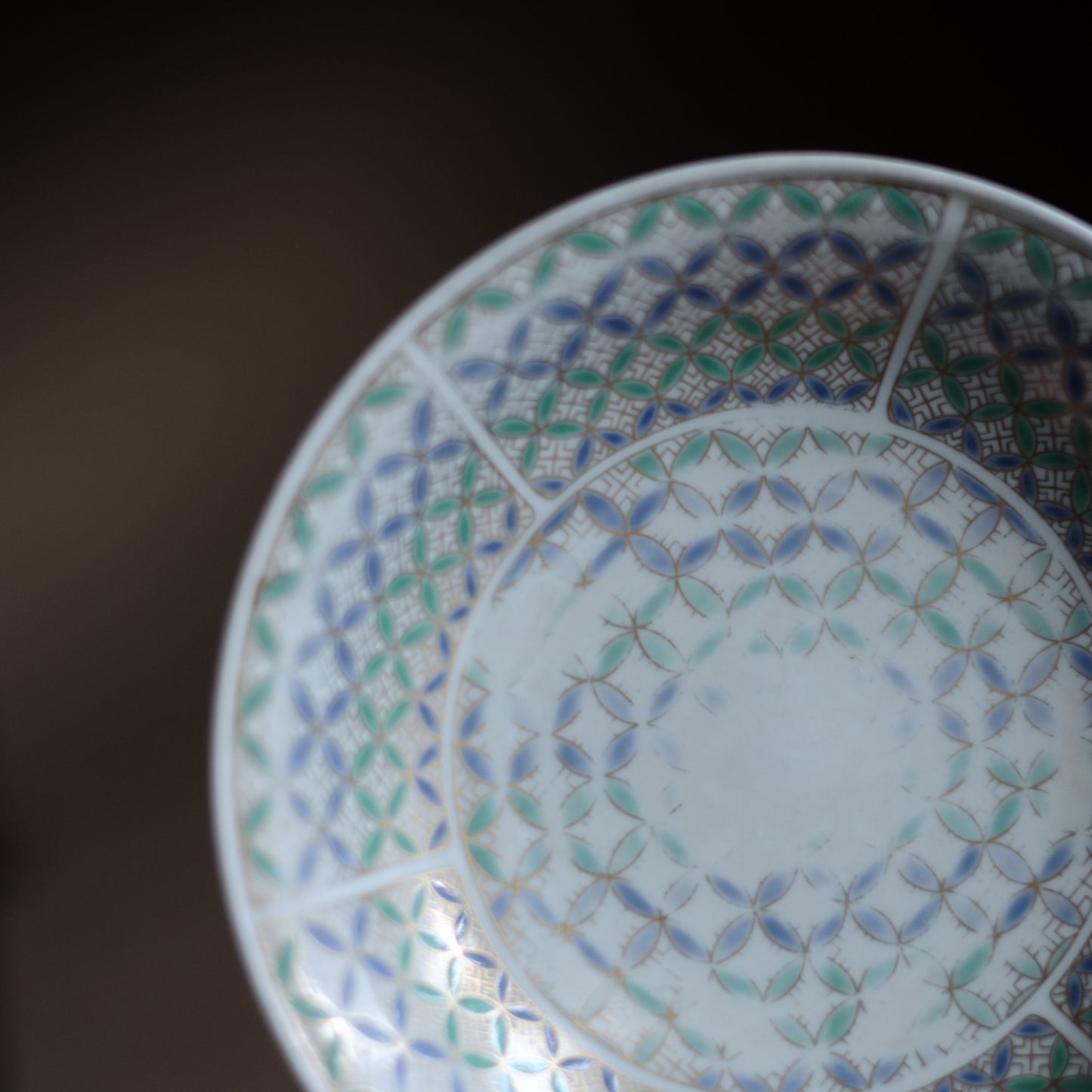 時代　伊万里　青緑色絵金蘭　七宝繋ぎ文平皿　(明治-大正頃)